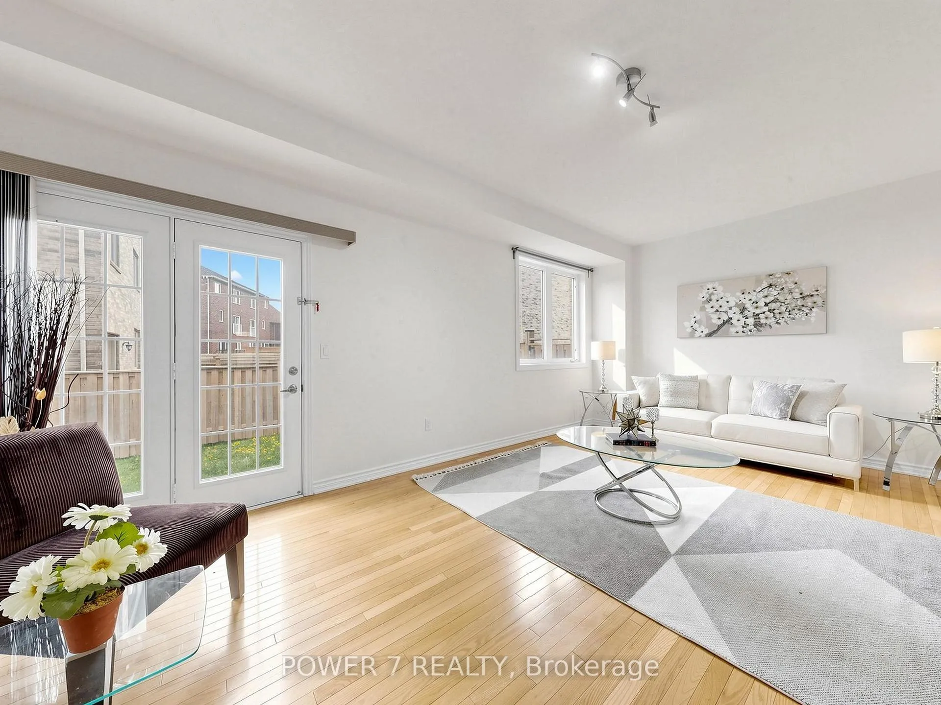 Photo 4 of 43 Living Crescent, Markham, Victoria Square — HOMEH