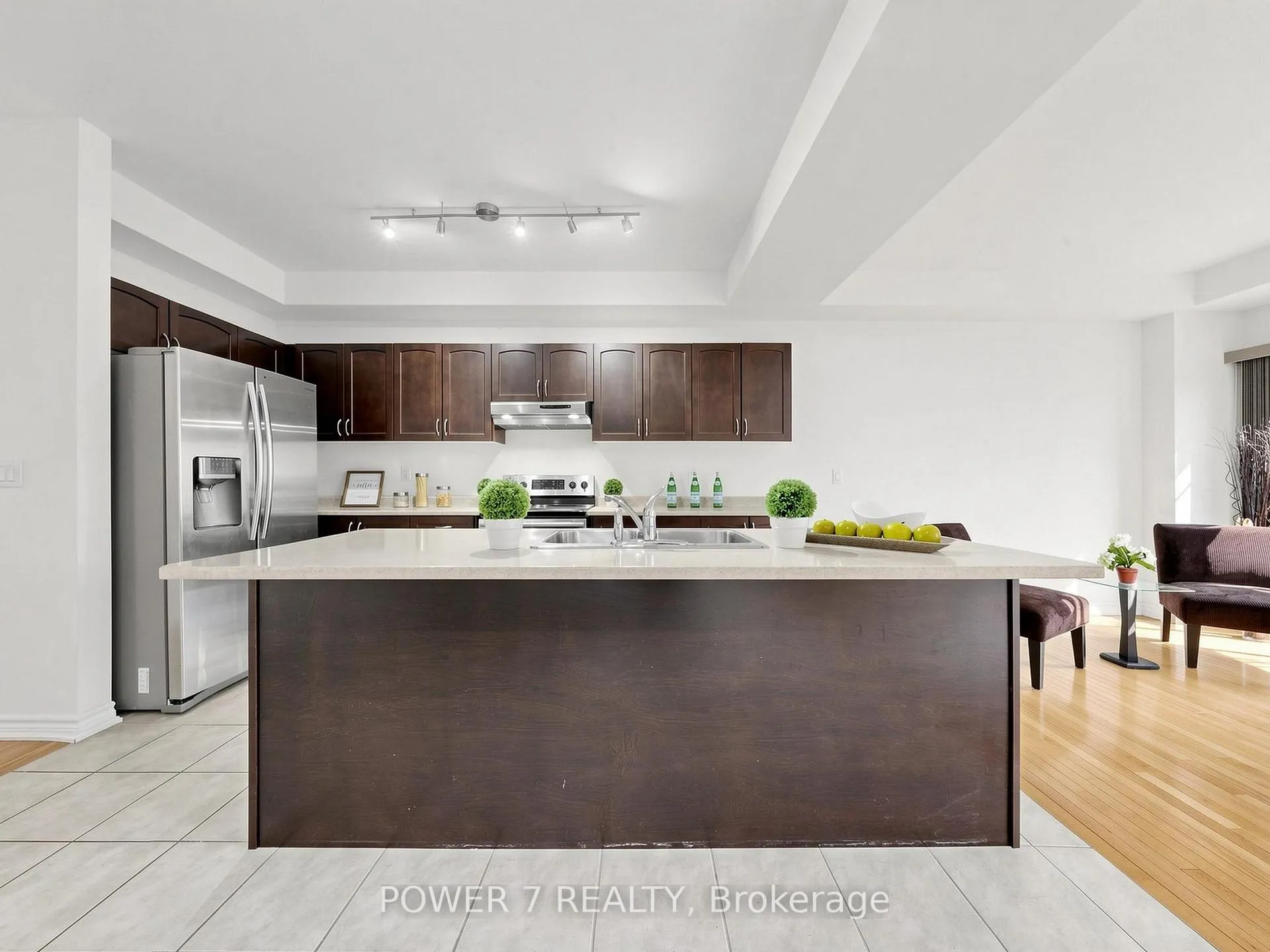 Photo 9 of 43 Living Crescent, Markham, Victoria Square — HOMEH