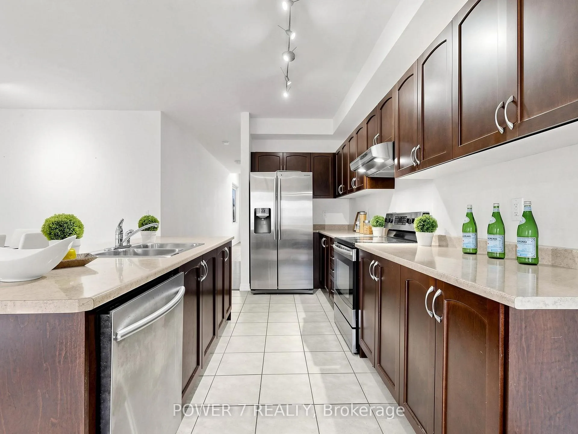 Photo 12 of 43 Living Crescent, Markham, Victoria Square — HOMEH