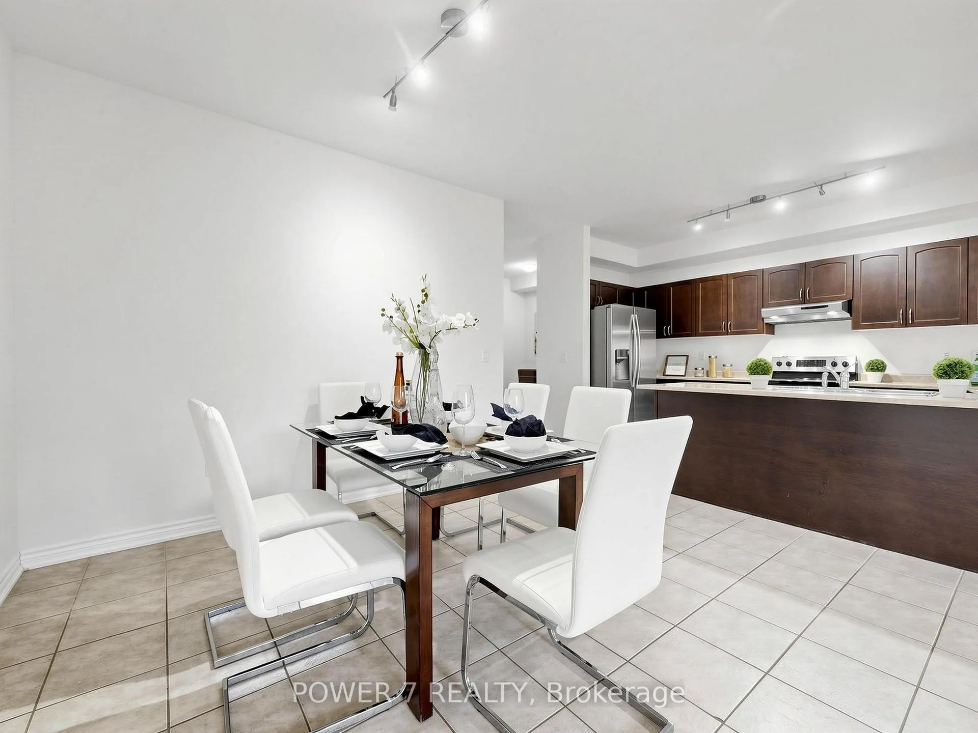 Photo 15 of 43 Living Crescent, Markham, Victoria Square — HOMEH