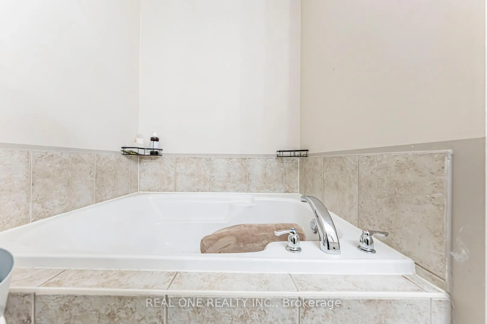 Photo 14 of 37 Bilbrough Street, Aurora, Bayview Northeast — HOMEH