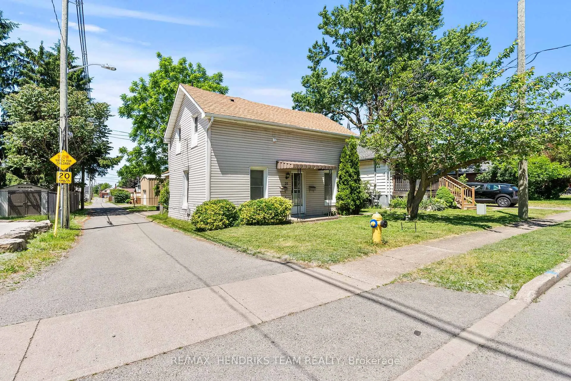 Photo 2 of 25 Bessey Street, St. Catharines, Secord Woods — HOMEH