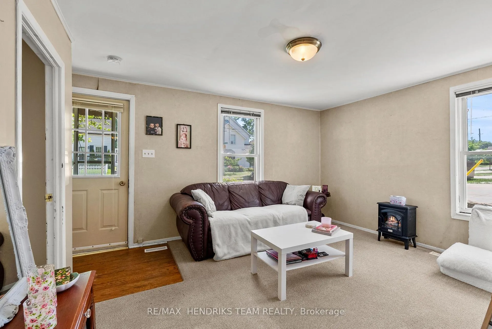 Photo 7 of 25 Bessey Street, St. Catharines, Secord Woods — HOMEH
