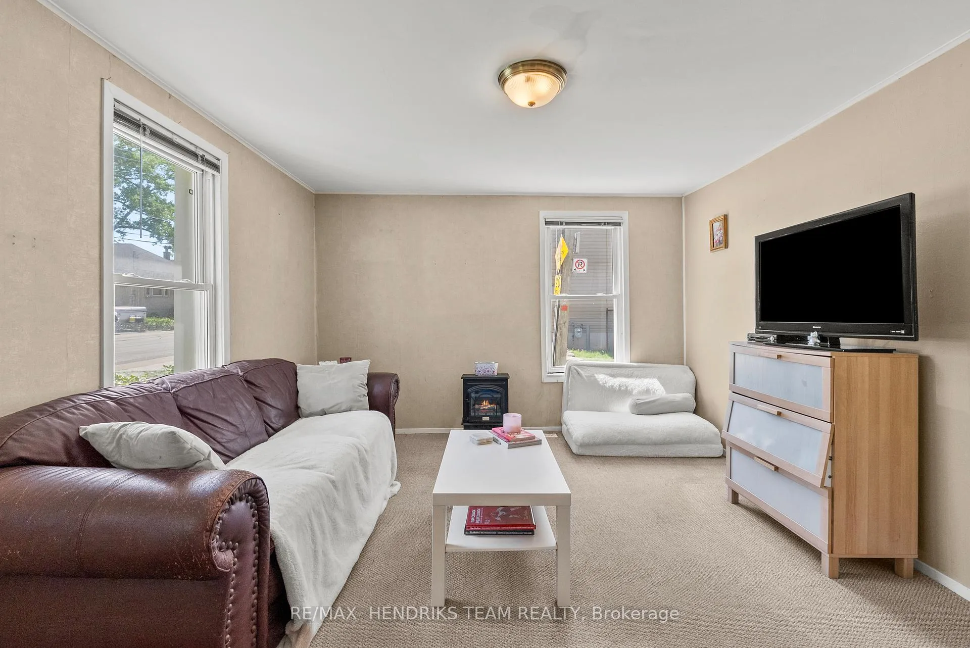 Photo 8 of 25 Bessey Street, St. Catharines, Secord Woods — HOMEH