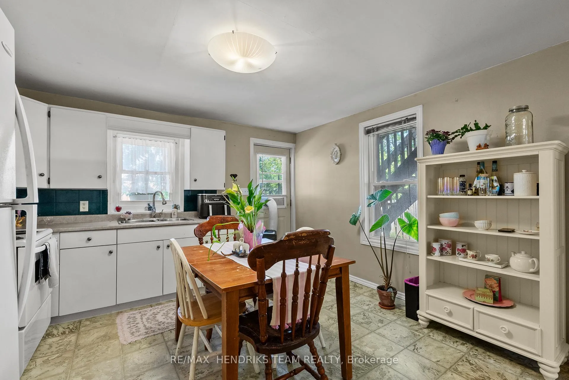 Photo 15 of 25 Bessey Street, St. Catharines, Secord Woods — HOMEH