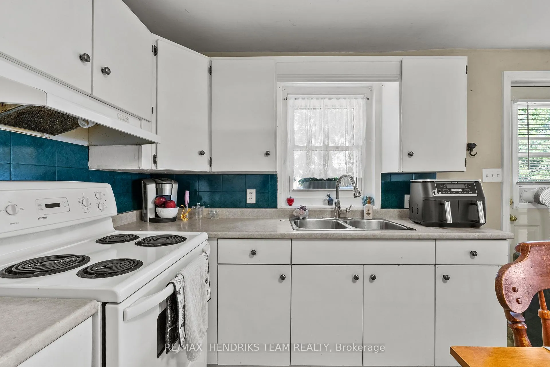Photo 16 of 25 Bessey Street, St. Catharines, Secord Woods — HOMEH