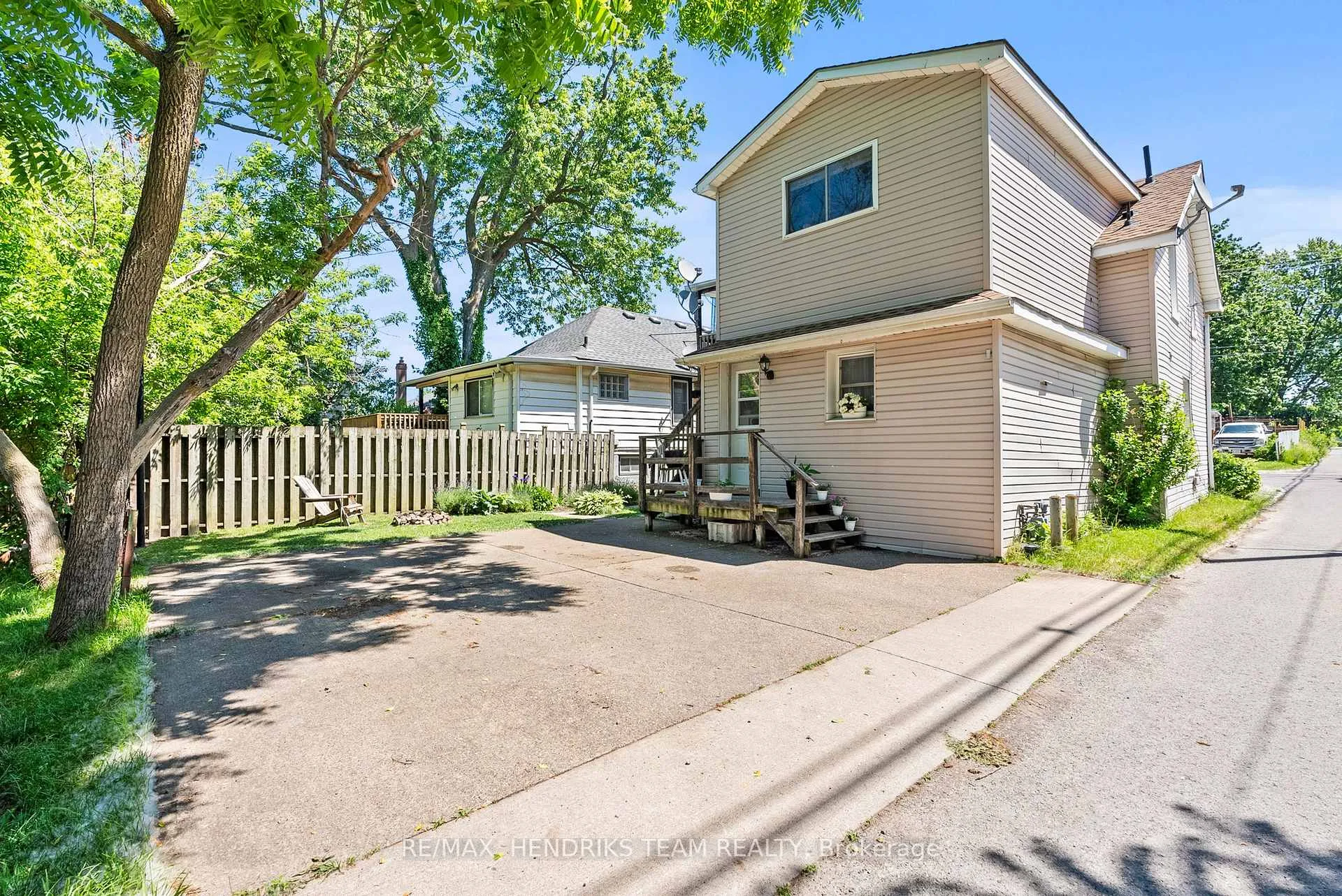 Photo 39 of 25 Bessey Street, St. Catharines, Secord Woods — HOMEH