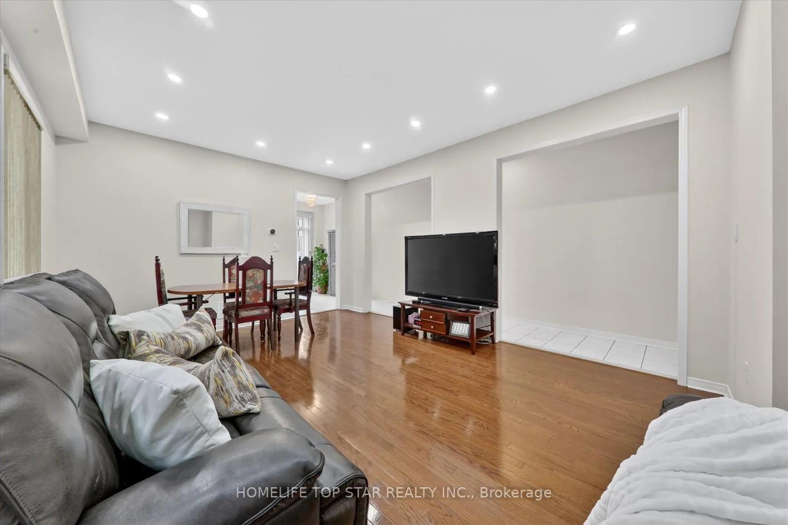 Photo 10 of 27 Lahore Crescent, Markham, Cedarwood — HOMEH