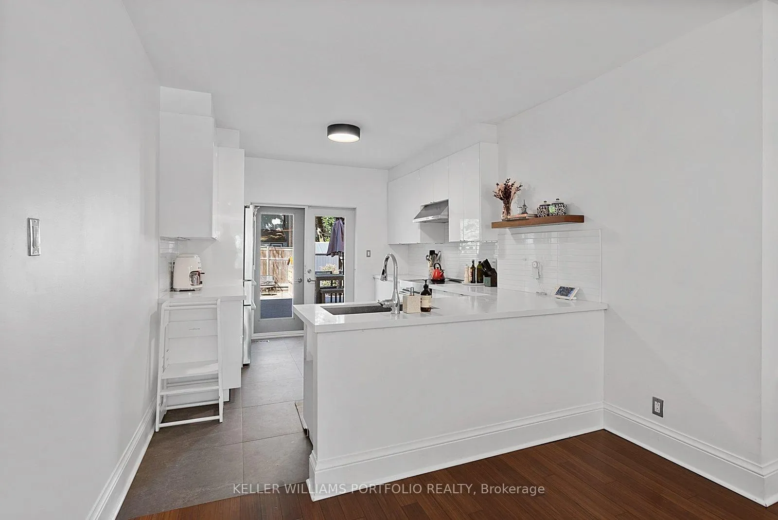 Photo 14 of 28 Tiverton Avenue, Toronto, South Riverdale — HOMEH