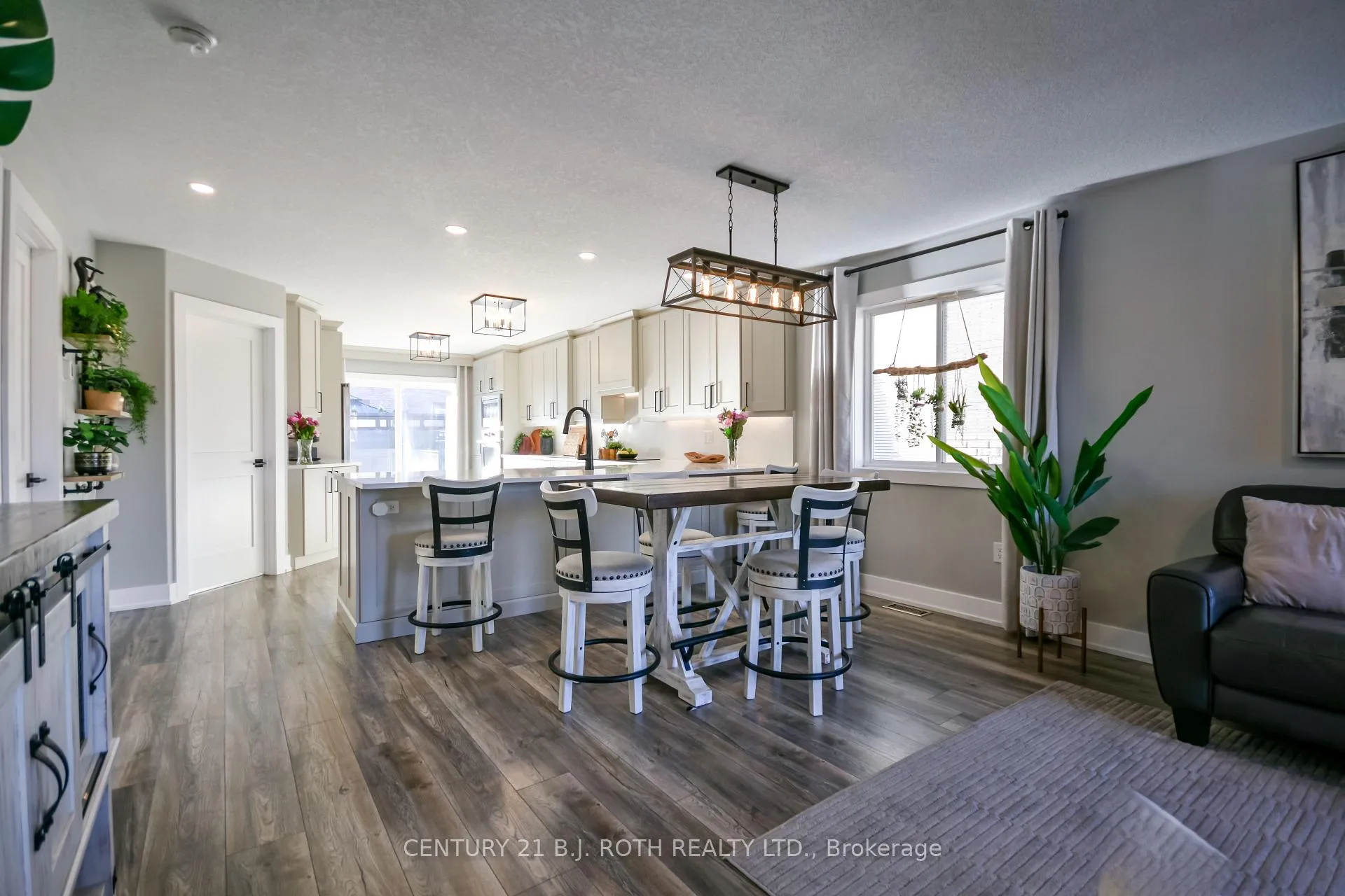 Photo 2 of 27 Claire Drive, Barrie, Painswick South — HOMEH