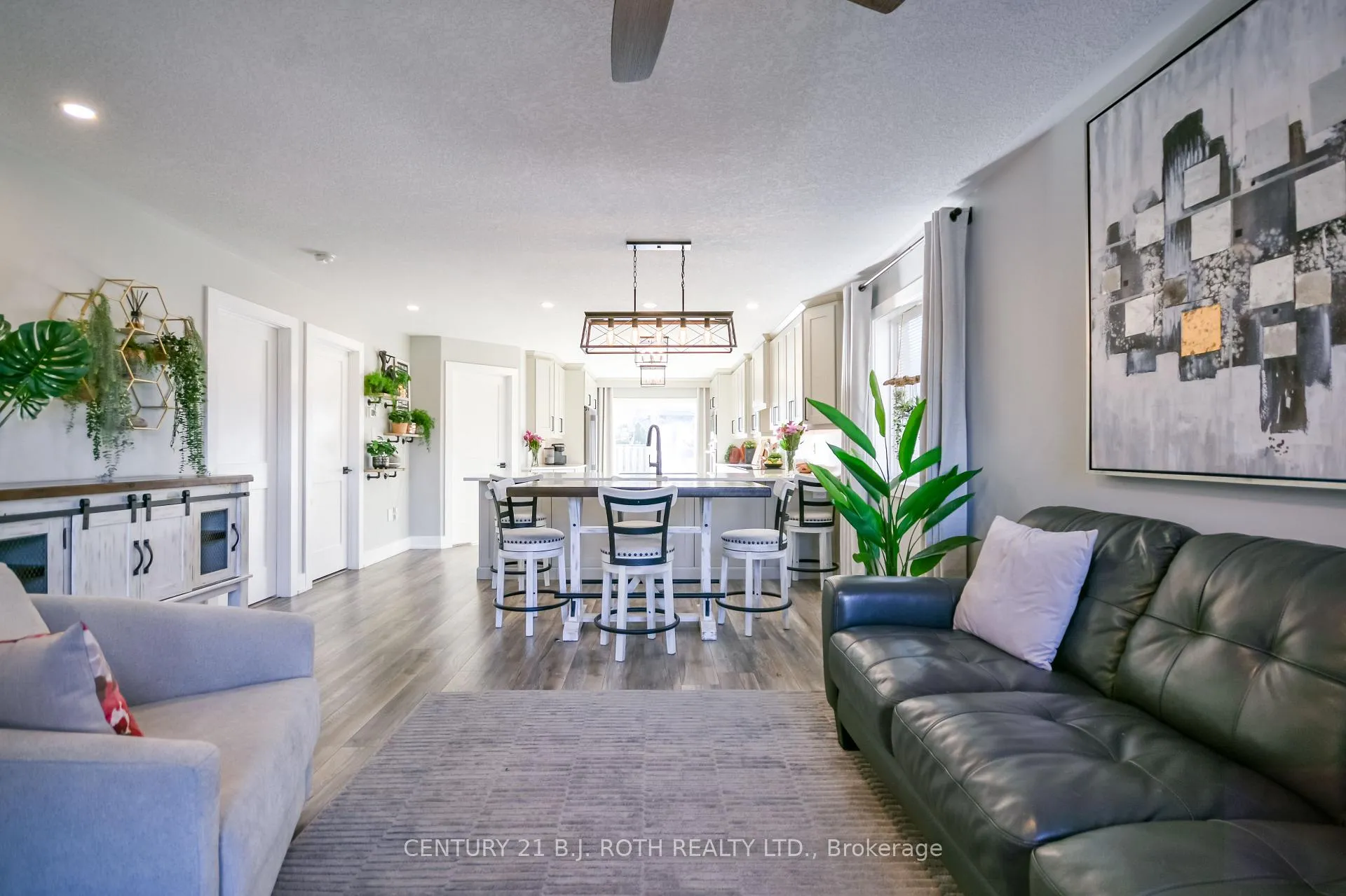 Photo 5 of 27 Claire Drive, Barrie, Painswick South — HOMEH