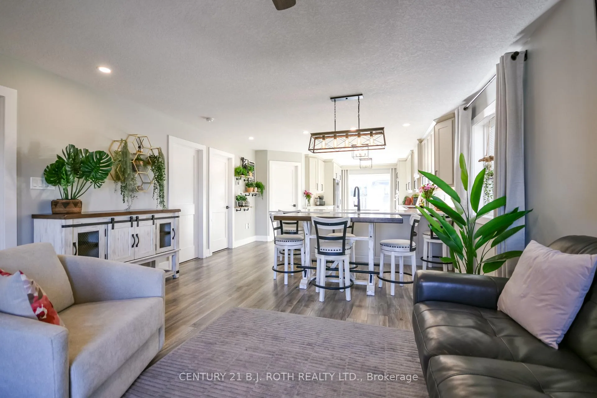 Photo 6 of 27 Claire Drive, Barrie, Painswick South — HOMEH