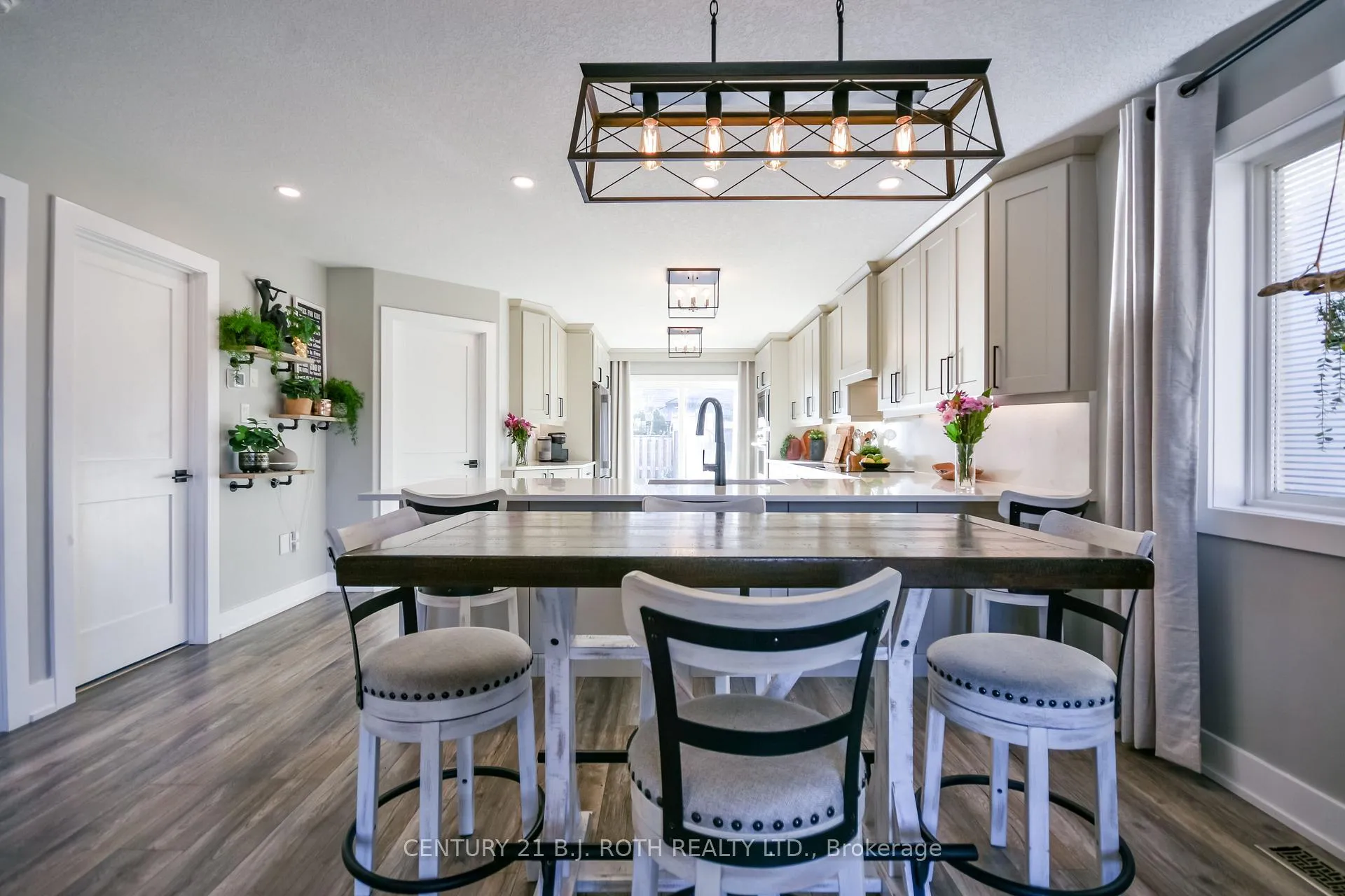 Photo 7 of 27 Claire Drive, Barrie, Painswick South — HOMEH