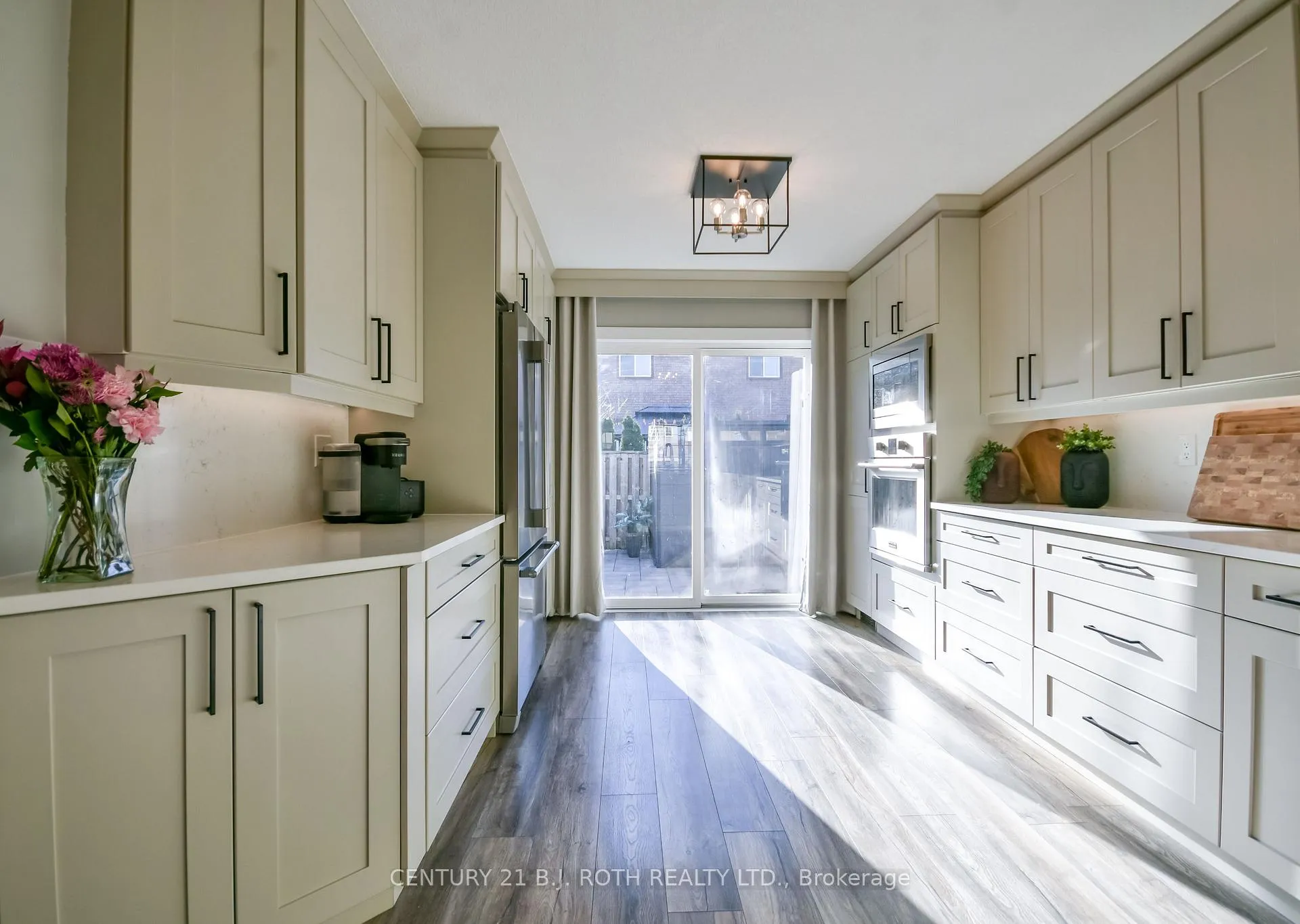 Photo 12 of 27 Claire Drive, Barrie, Painswick South — HOMEH