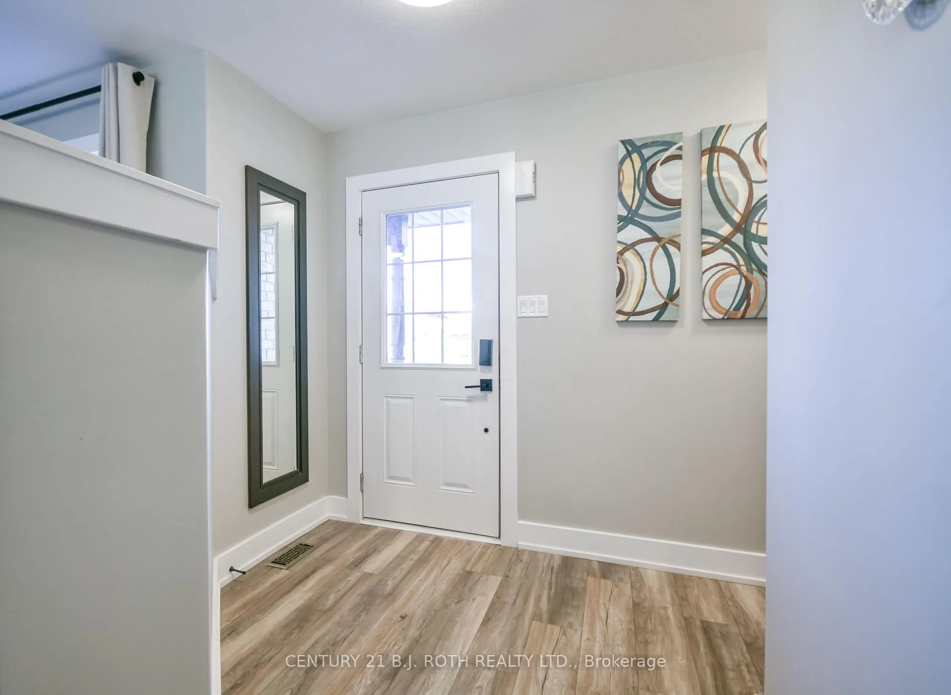 Photo 18 of 27 Claire Drive, Barrie, Painswick South — HOMEH