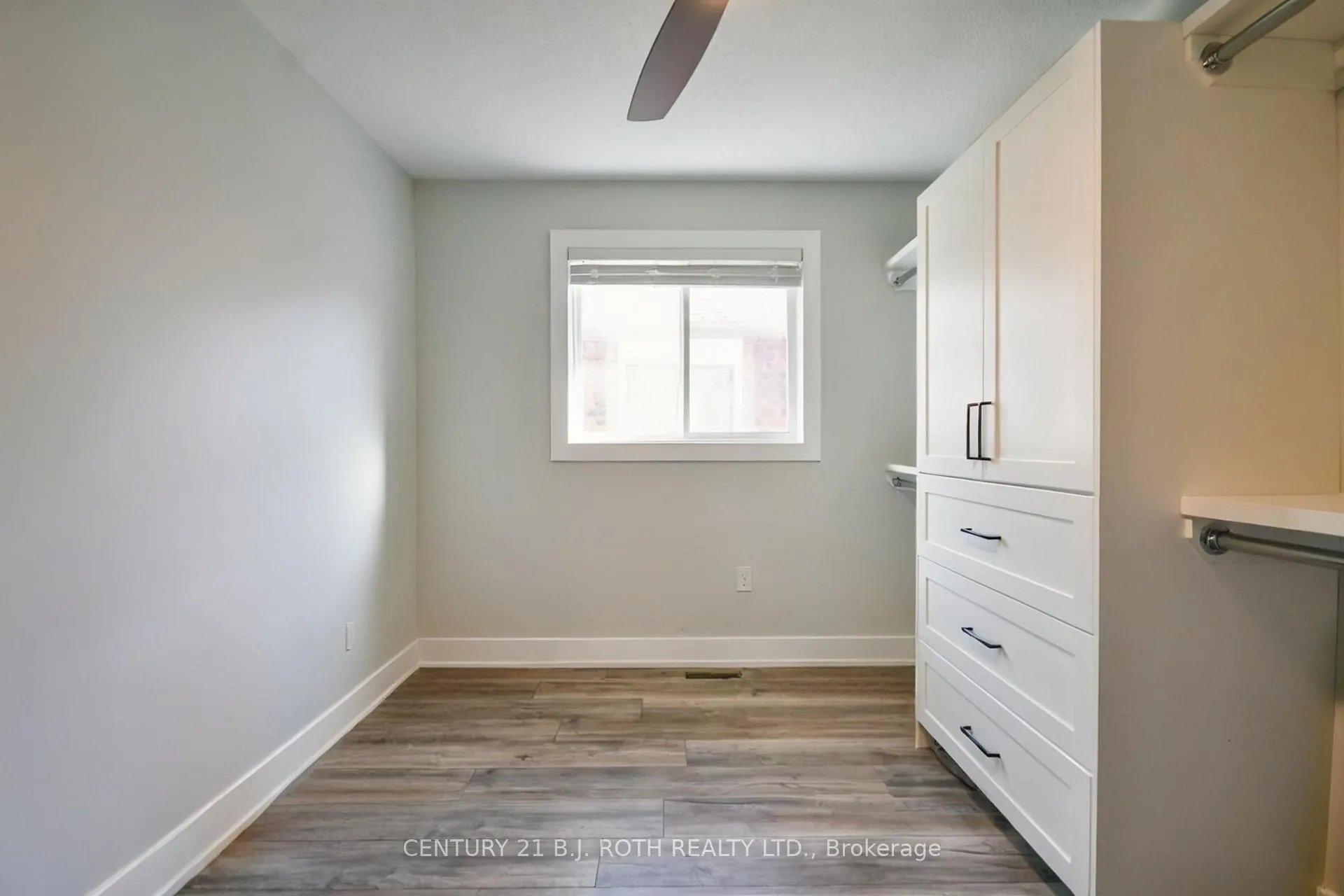 Photo 19 of 27 Claire Drive, Barrie, Painswick South — HOMEH