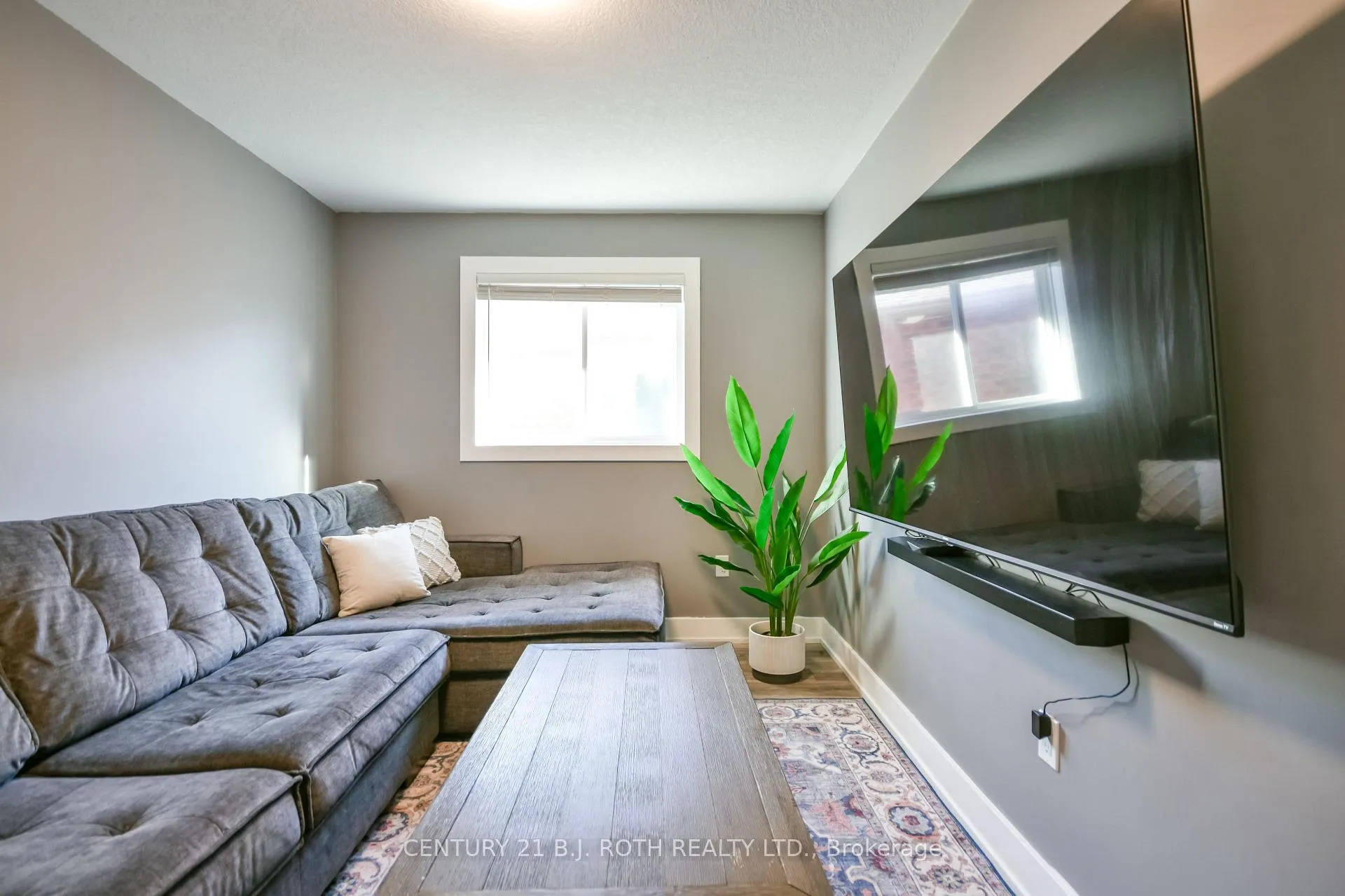 Photo 22 of 27 Claire Drive, Barrie, Painswick South — HOMEH