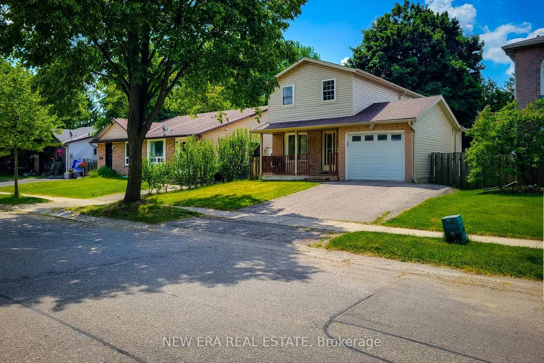 Photo 2 of 23 Sulky Road, Brantford, Lynden Hills — HOMEH