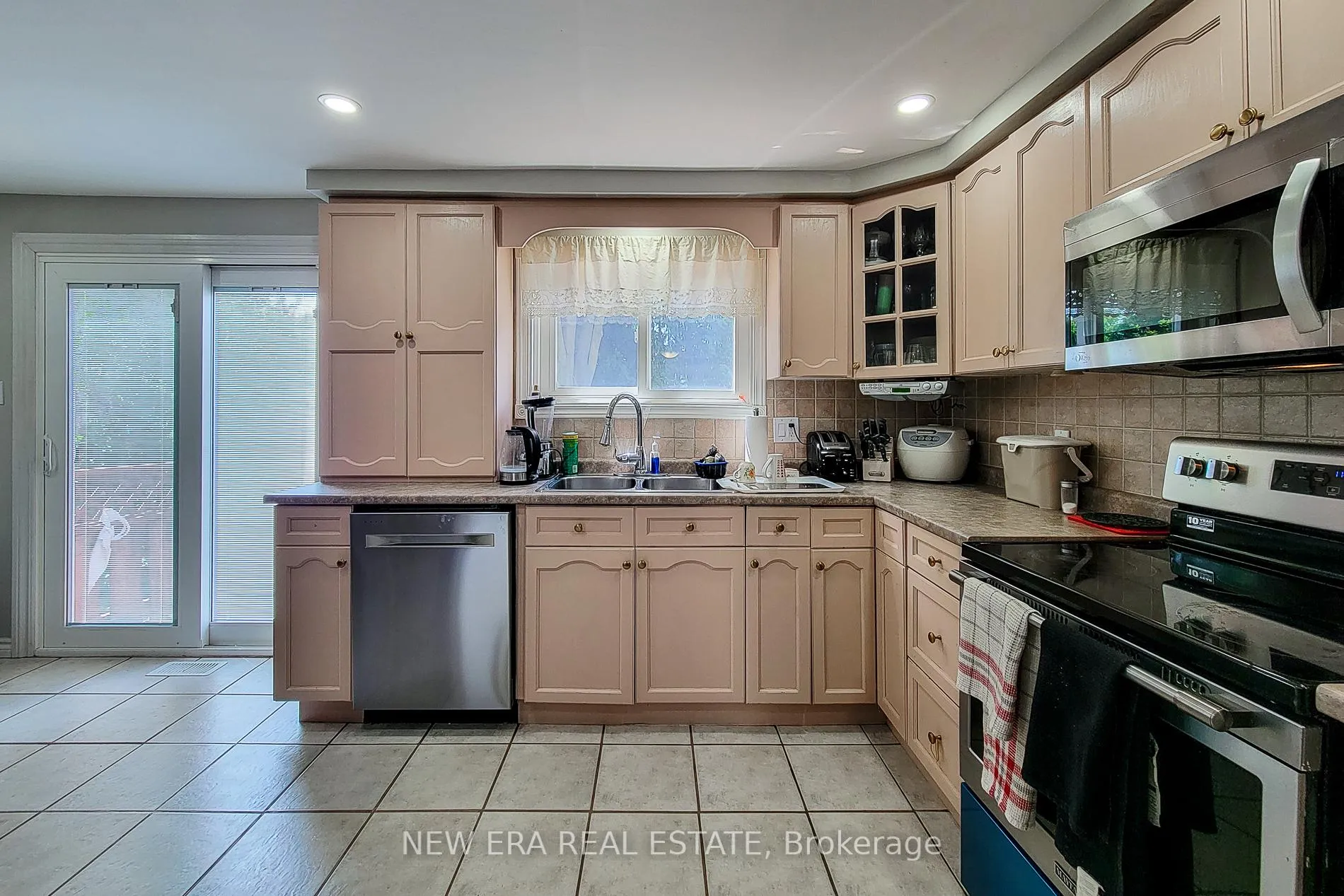 Photo 20 of 23 Sulky Road, Brantford, Lynden Hills — HOMEH