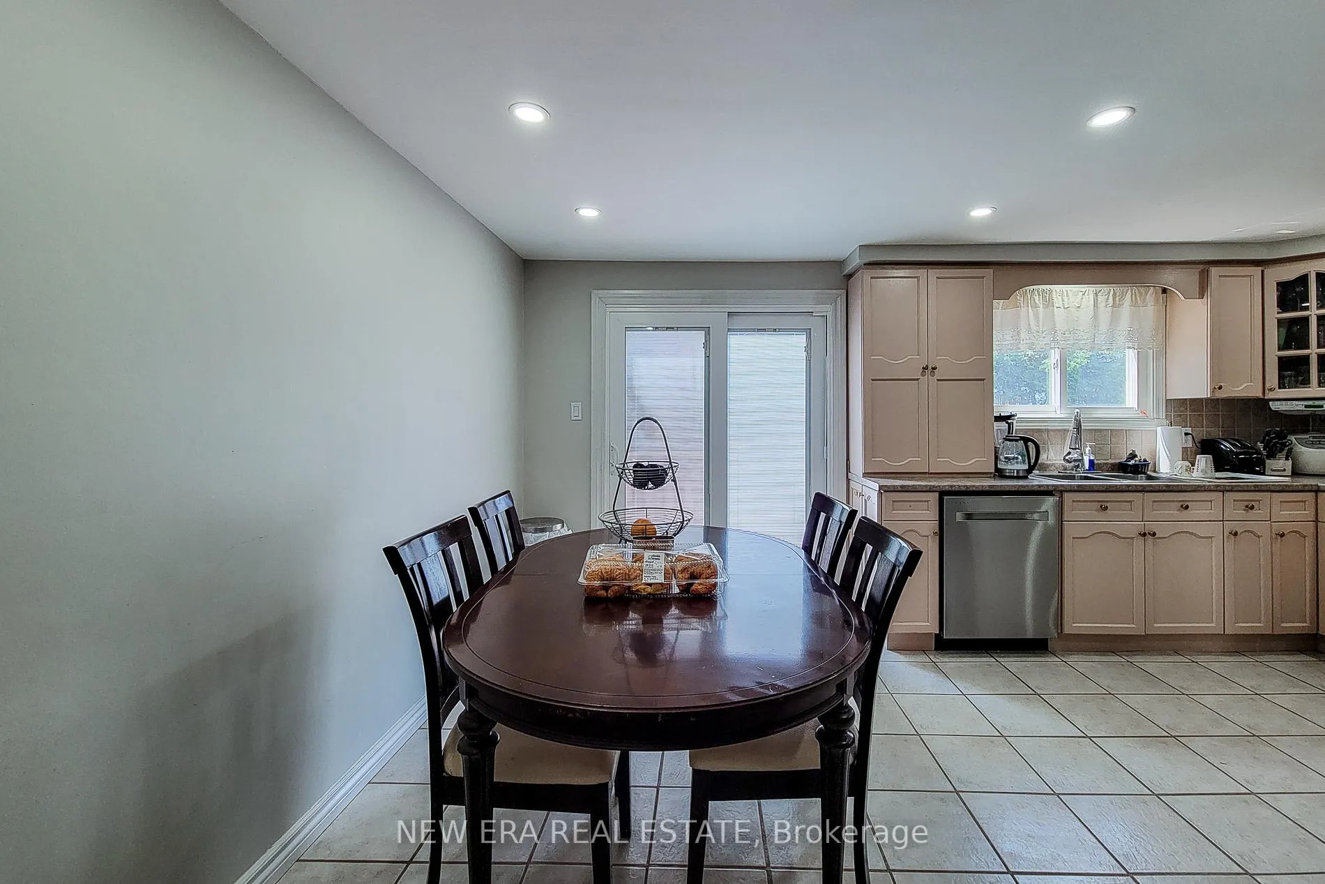 Photo 25 of 23 Sulky Road, Brantford, Lynden Hills — HOMEH
