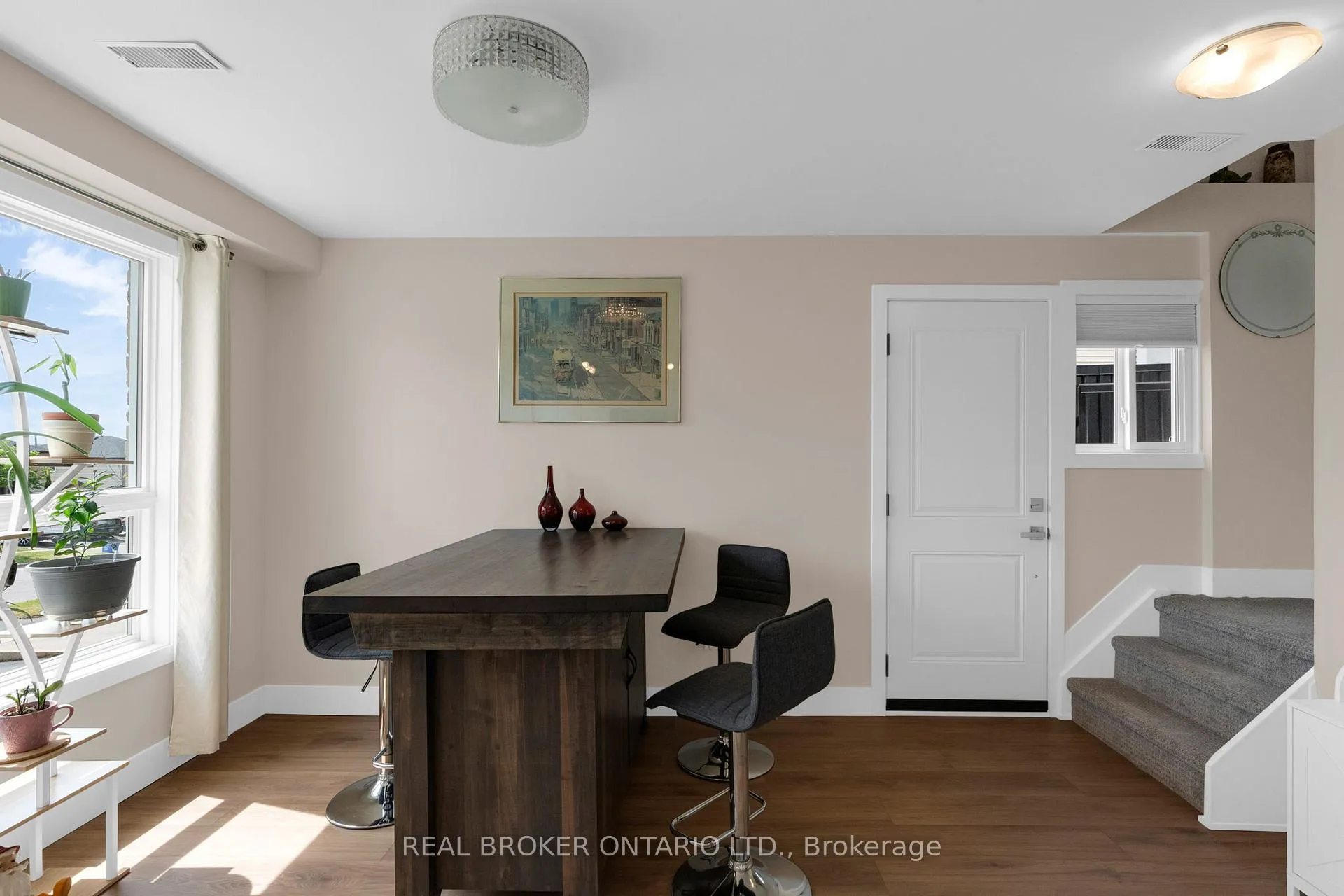 Photo 4 of 50 Browning Trail, Barrie, Letitia Heights — HOMEH