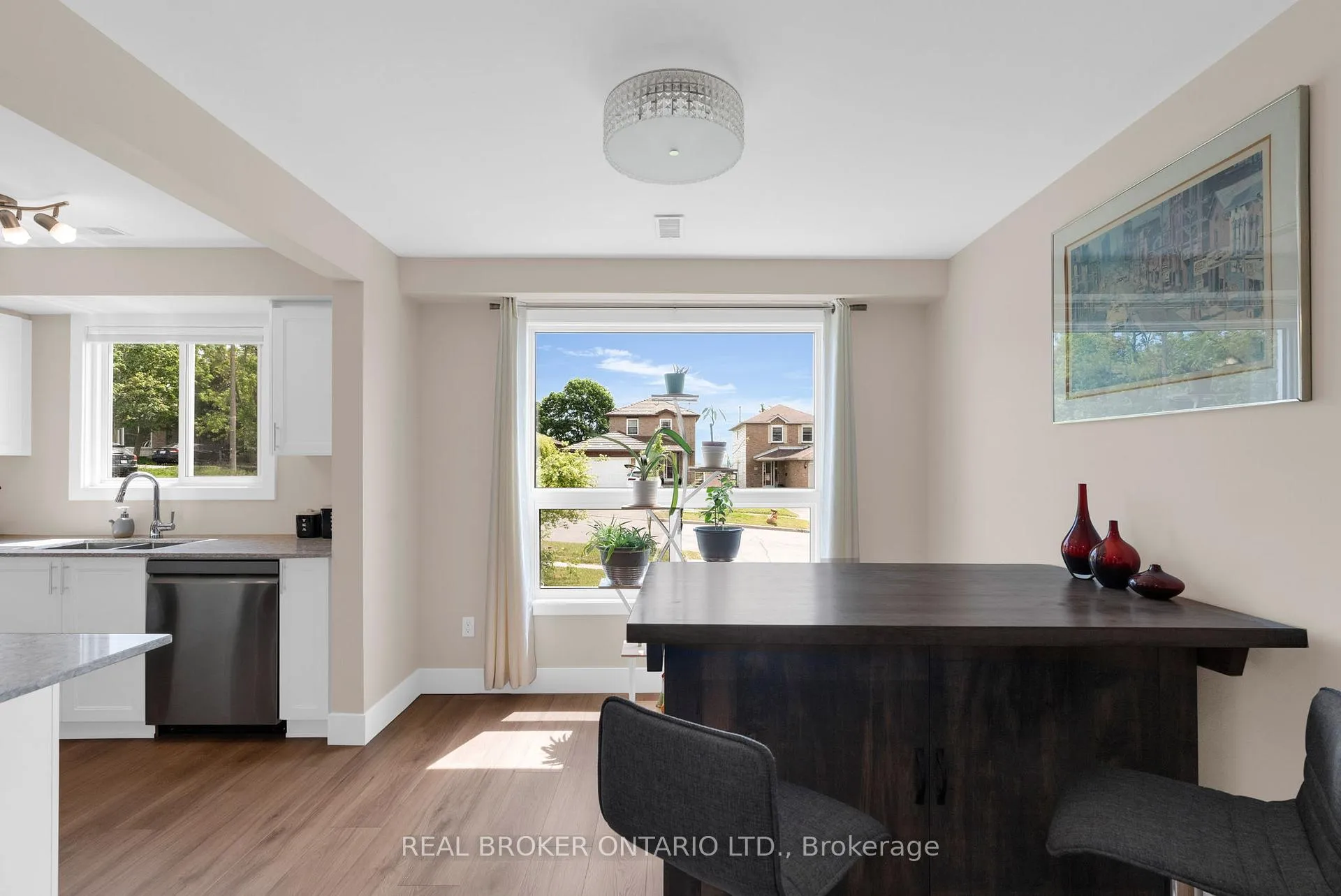 Photo 9 of 50 Browning Trail, Barrie, Letitia Heights — HOMEH