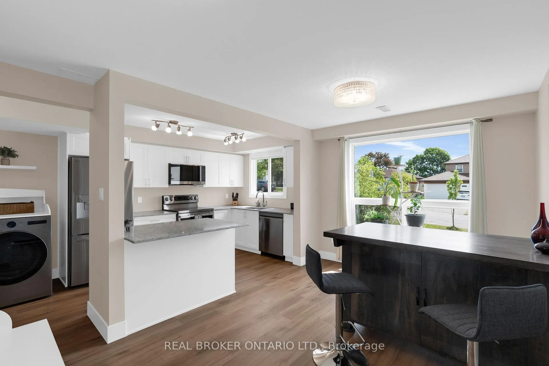 Photo 10 of 50 Browning Trail, Barrie, Letitia Heights — HOMEH