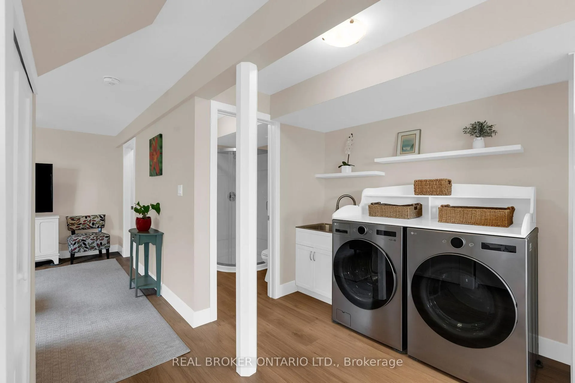Photo 12 of 50 Browning Trail, Barrie, Letitia Heights — HOMEH