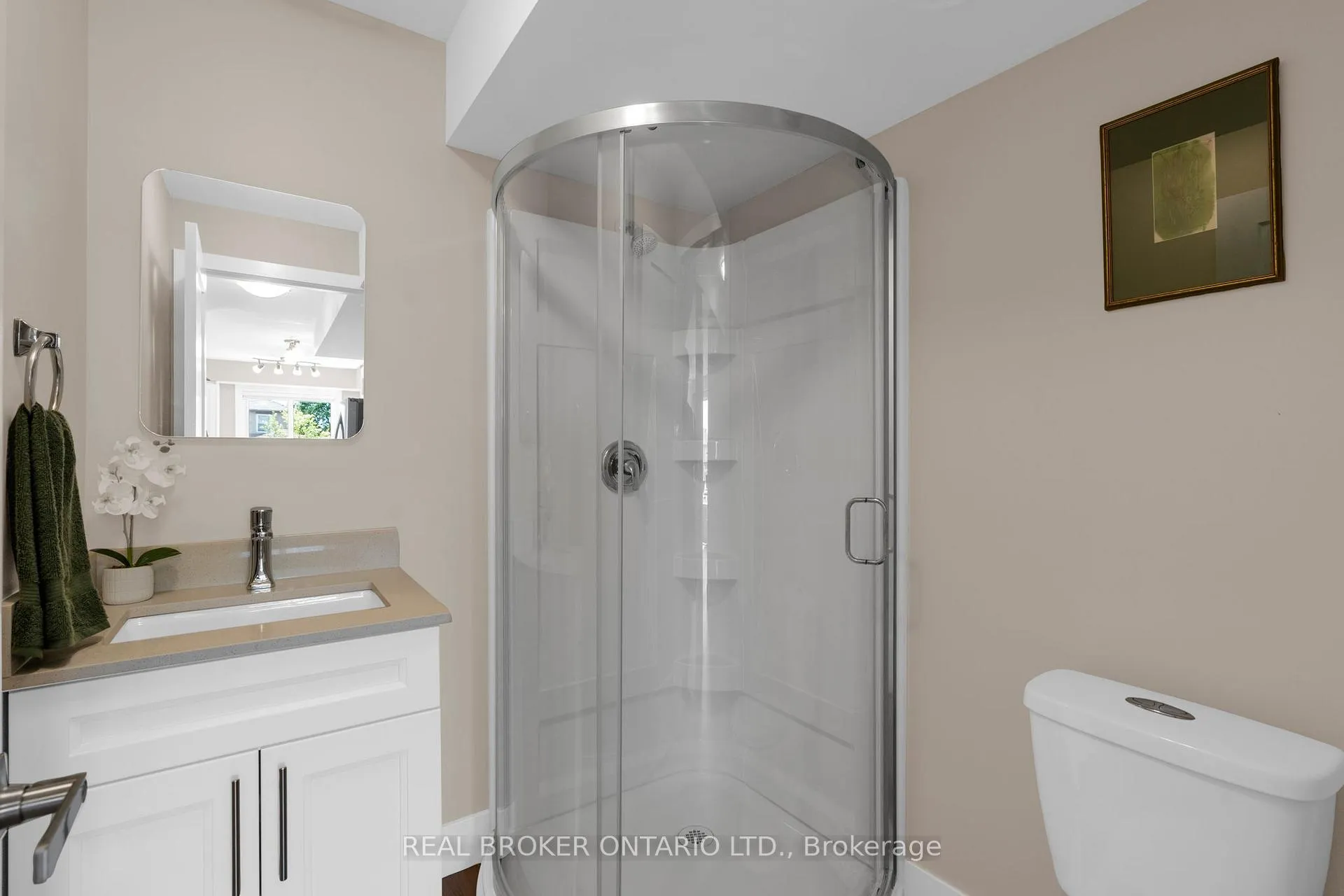 Photo 17 of 50 Browning Trail, Barrie, Letitia Heights — HOMEH