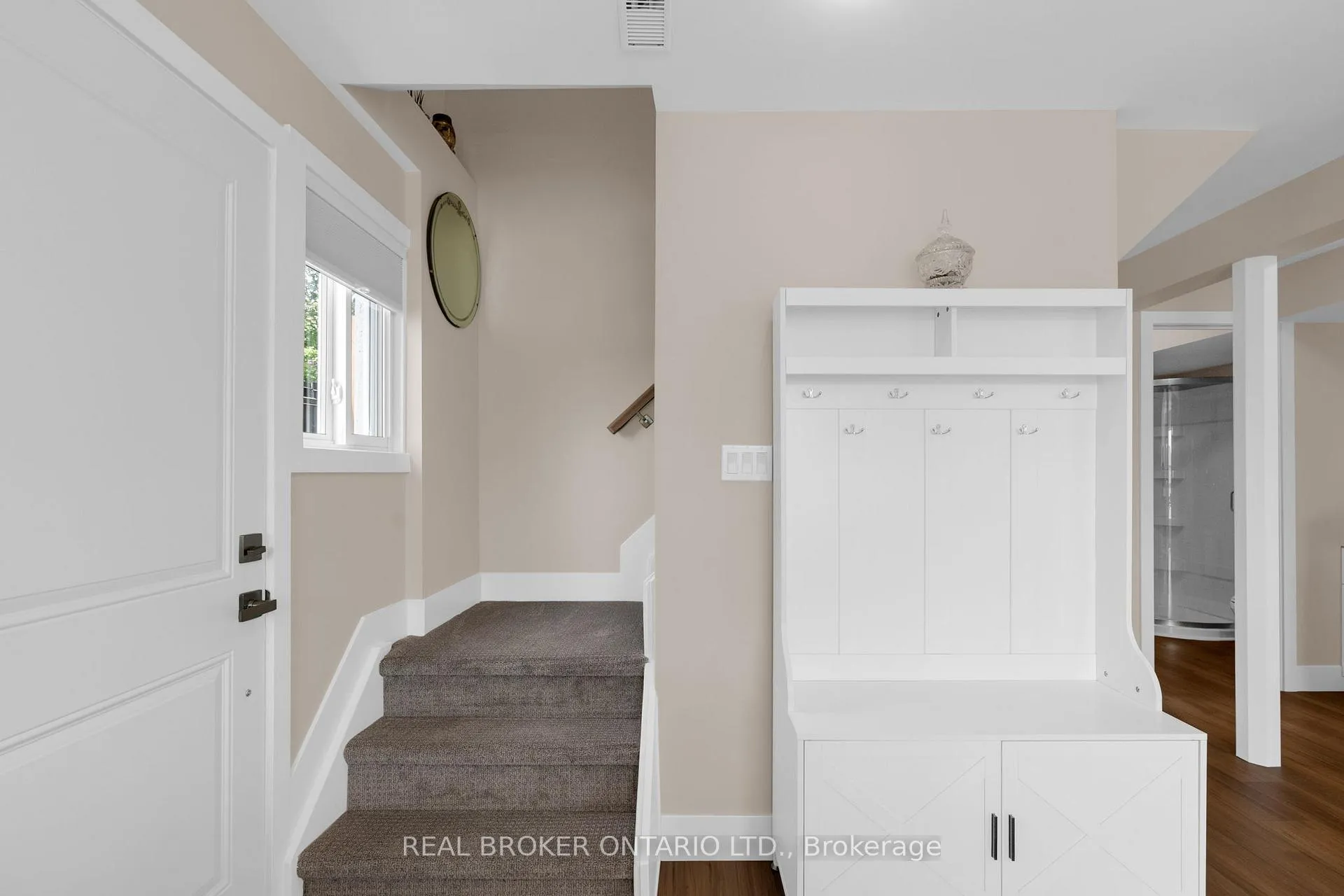 Photo 18 of 50 Browning Trail, Barrie, Letitia Heights — HOMEH