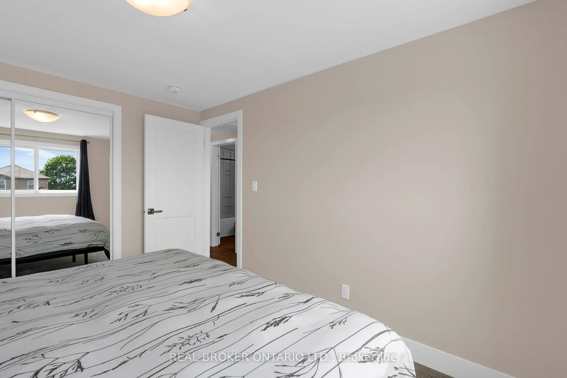 Photo 21 of 50 Browning Trail, Barrie, Letitia Heights — HOMEH