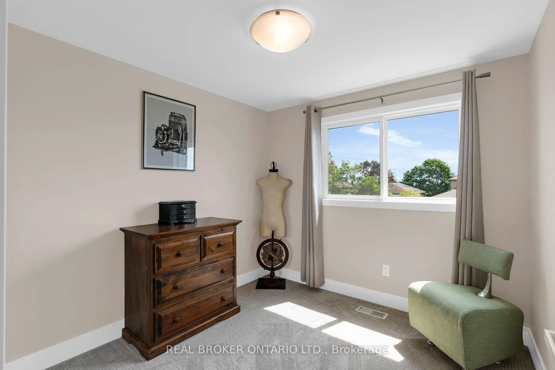 Photo 22 of 50 Browning Trail, Barrie, Letitia Heights — HOMEH