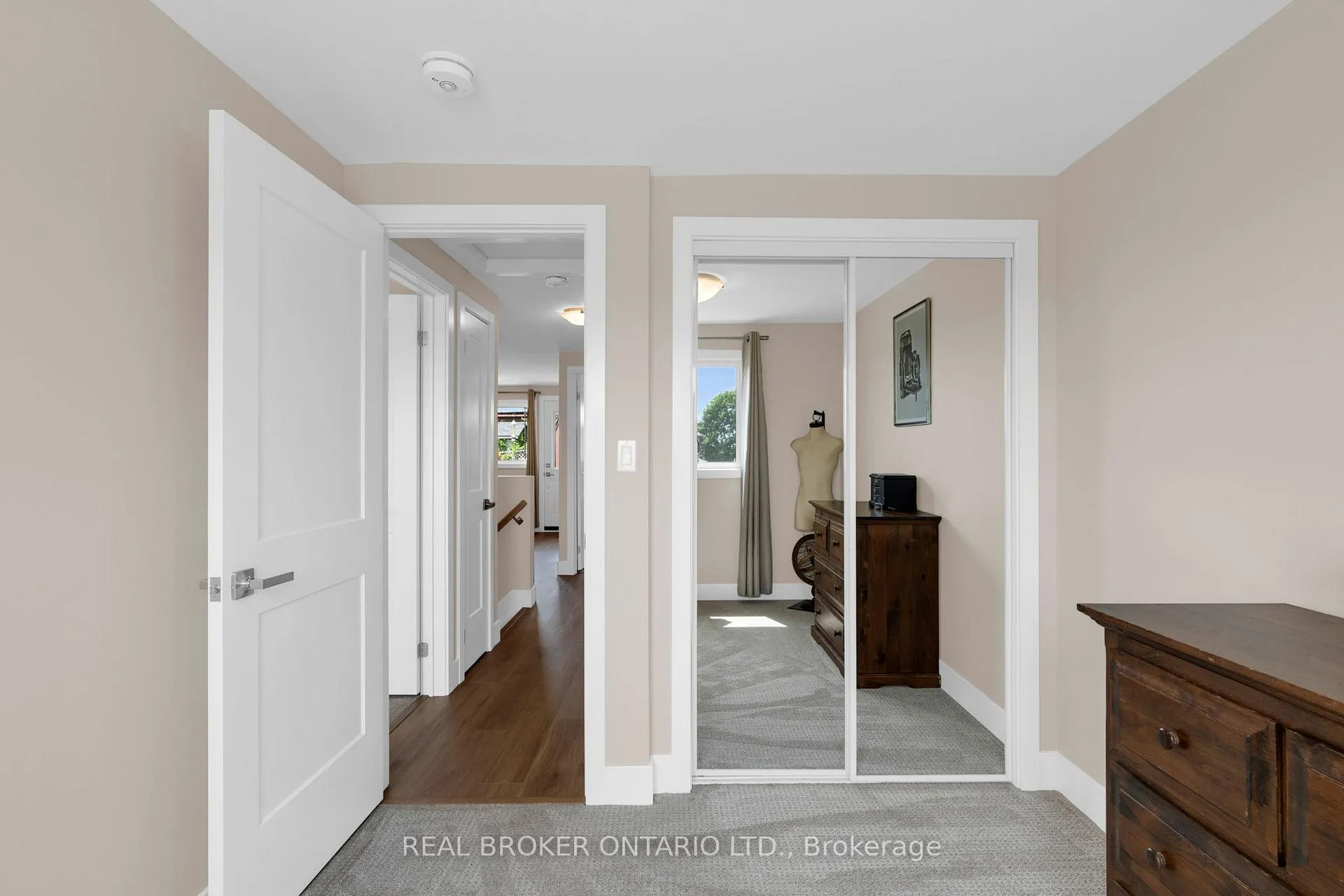 Photo 23 of 50 Browning Trail, Barrie, Letitia Heights — HOMEH