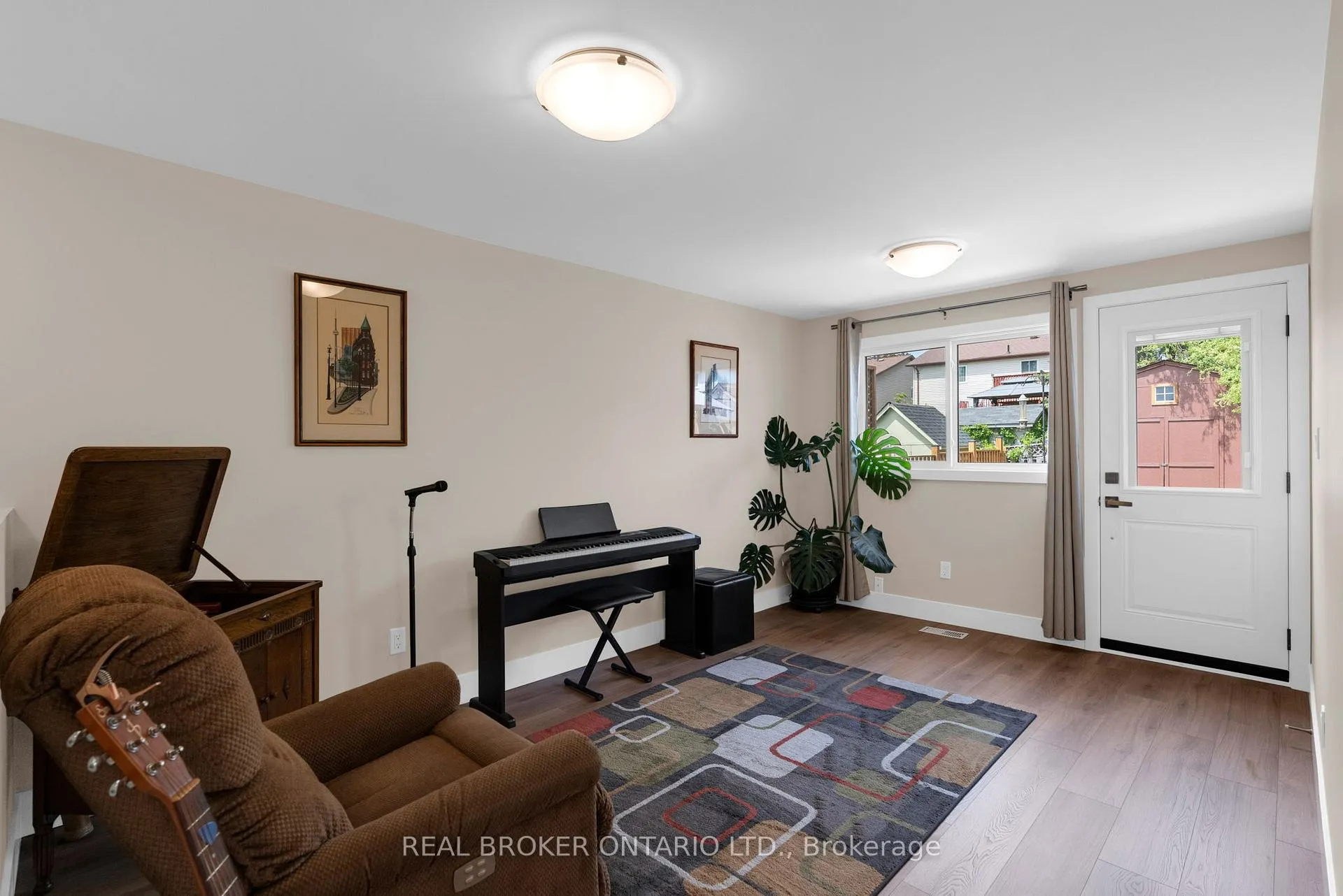 Photo 28 of 50 Browning Trail, Barrie, Letitia Heights — HOMEH