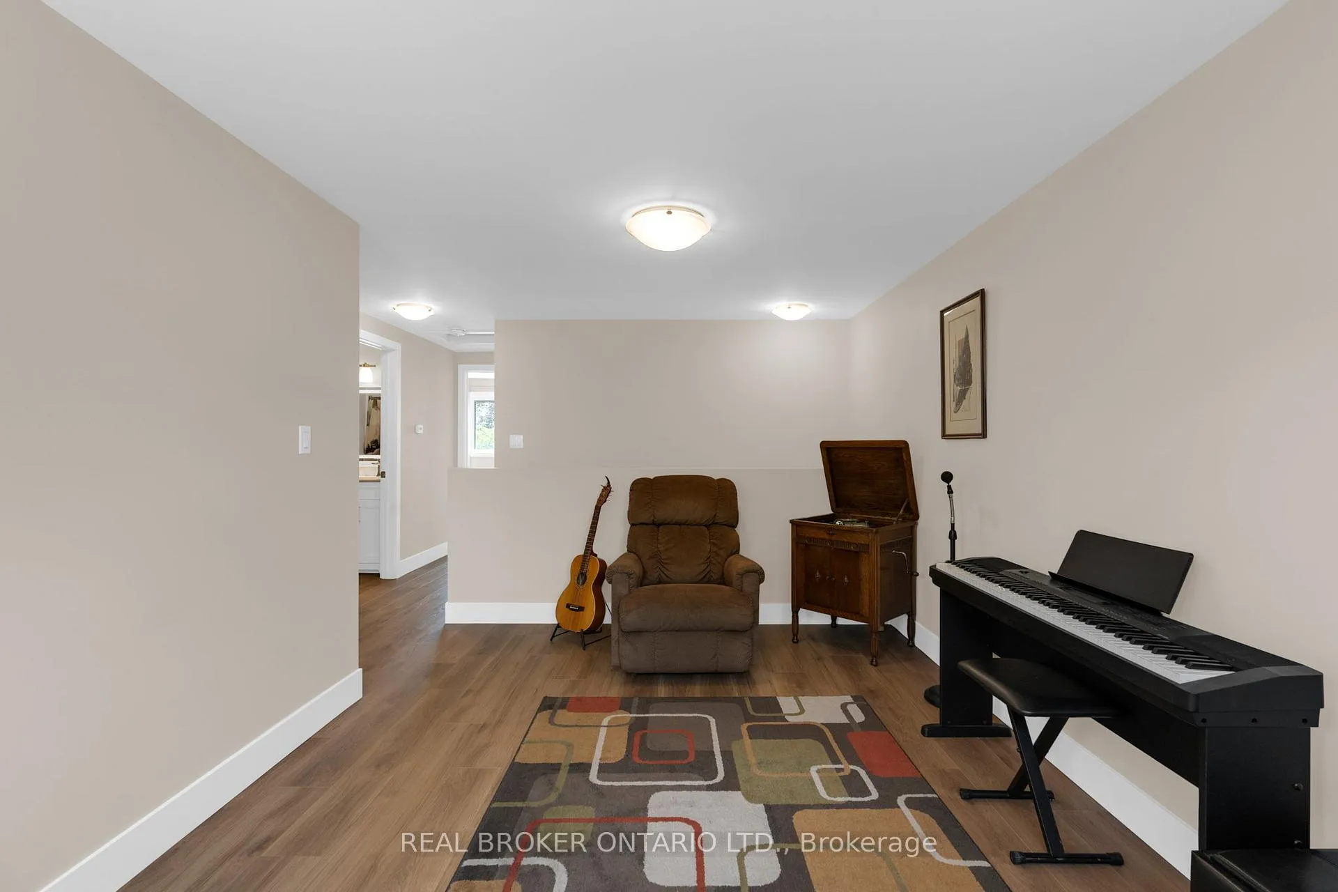 Photo 29 of 50 Browning Trail, Barrie, Letitia Heights — HOMEH