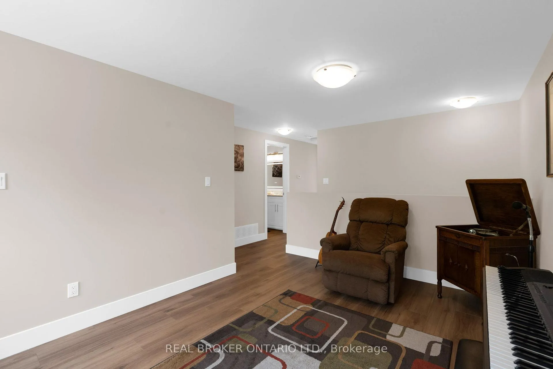 Photo 30 of 50 Browning Trail, Barrie, Letitia Heights — HOMEH