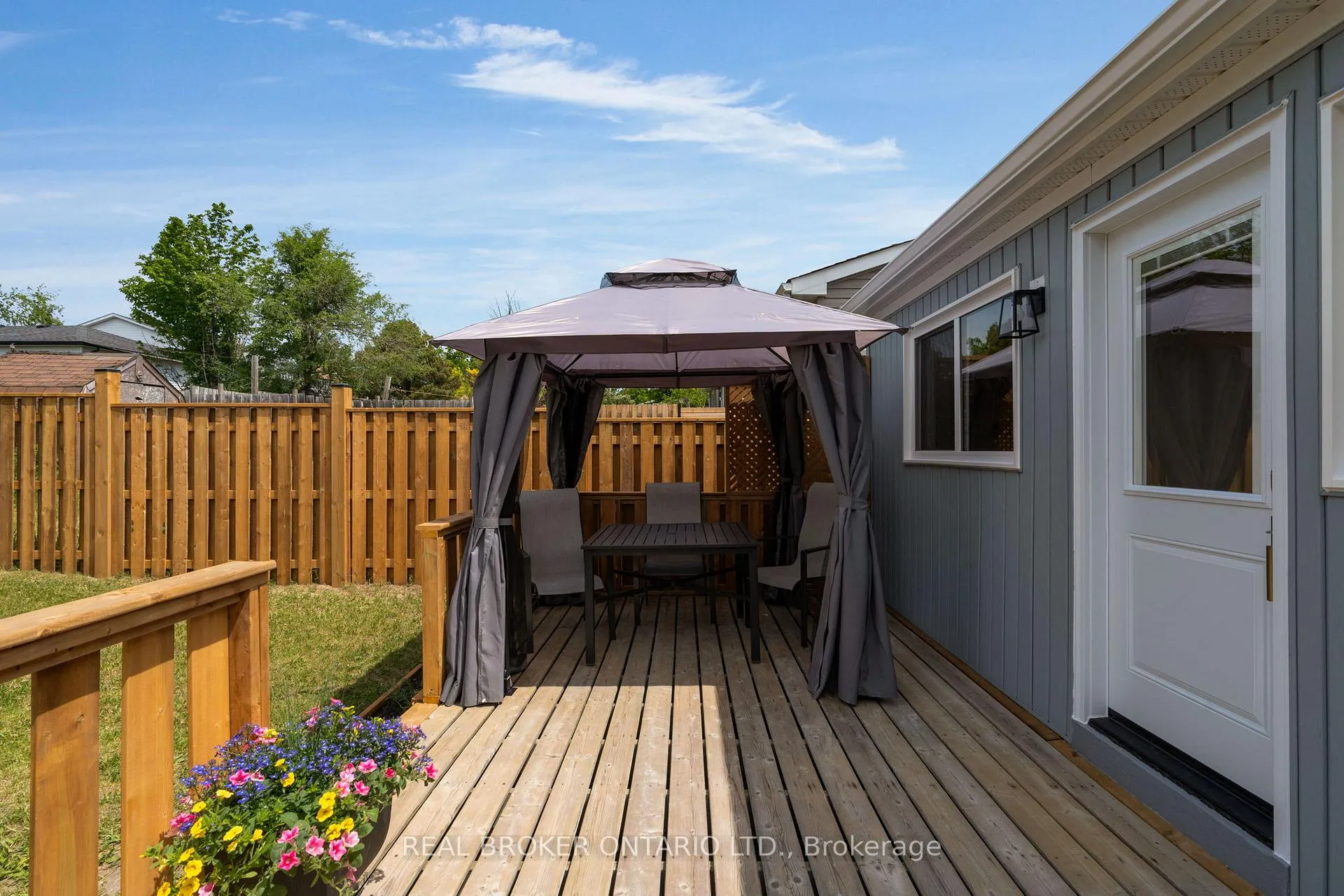 Photo 32 of 50 Browning Trail, Barrie, Letitia Heights — HOMEH