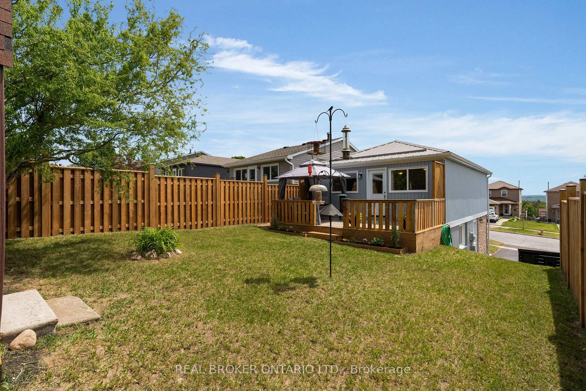 Photo 36 of 50 Browning Trail, Barrie, Letitia Heights — HOMEH