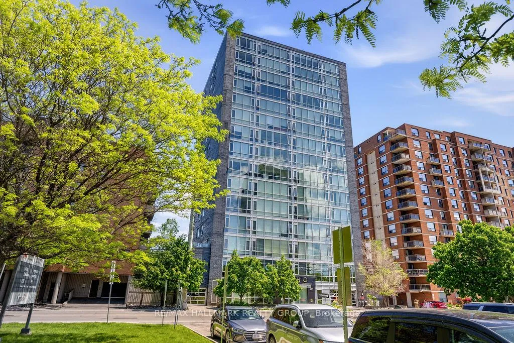 Front of Unit 805, 201 Parkdale Avenue