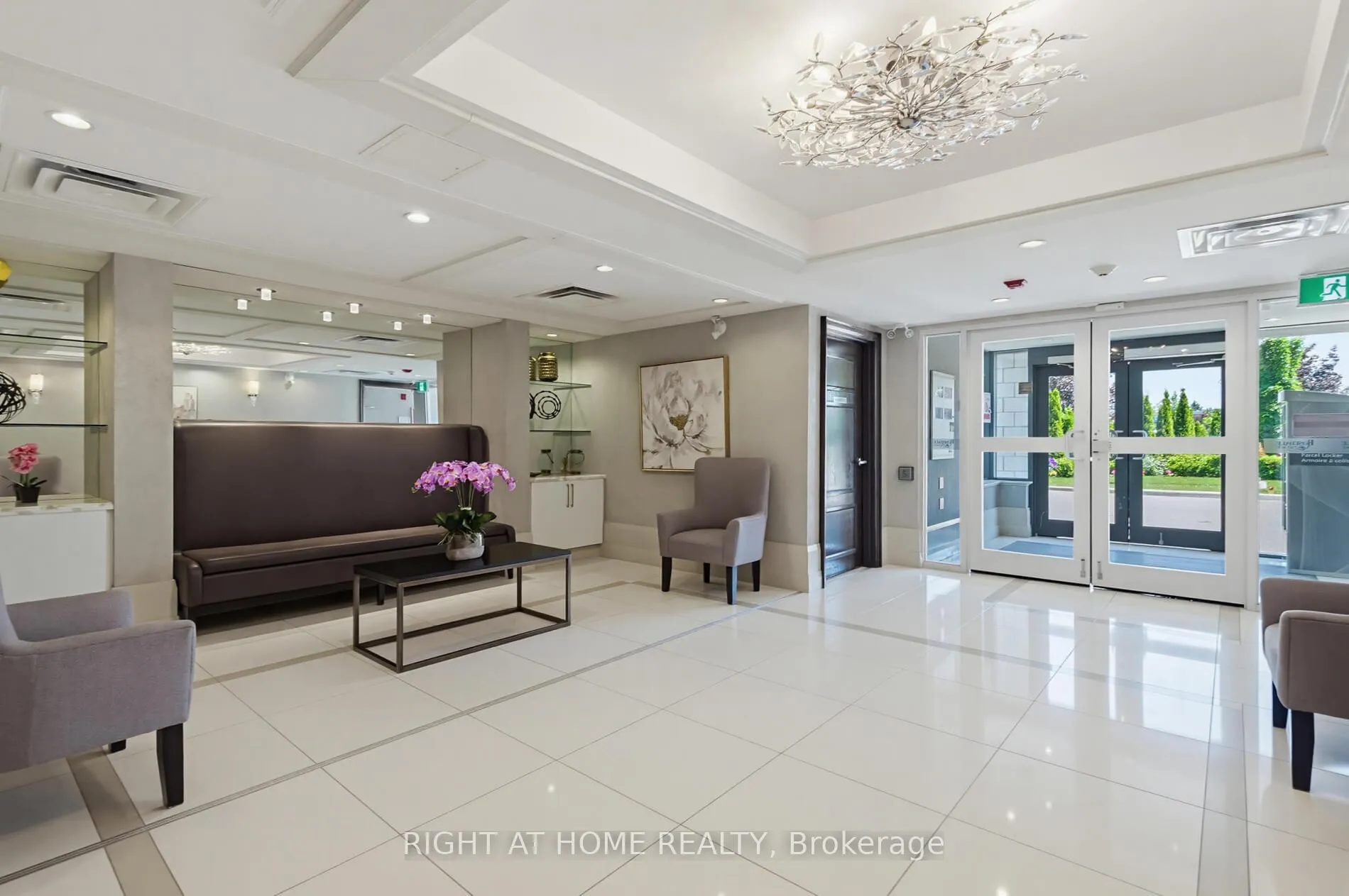 Photo 2 of Unit 318, 40 Via Rosedale, Brampton, Sandringham-Wellington — HOMEH