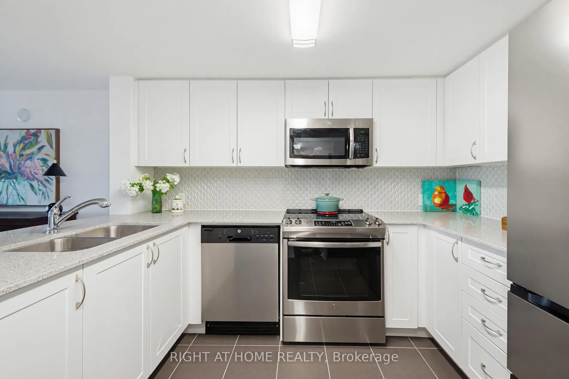 Photo 8 of Unit 318, 40 Via Rosedale, Brampton, Sandringham-Wellington — HOMEH