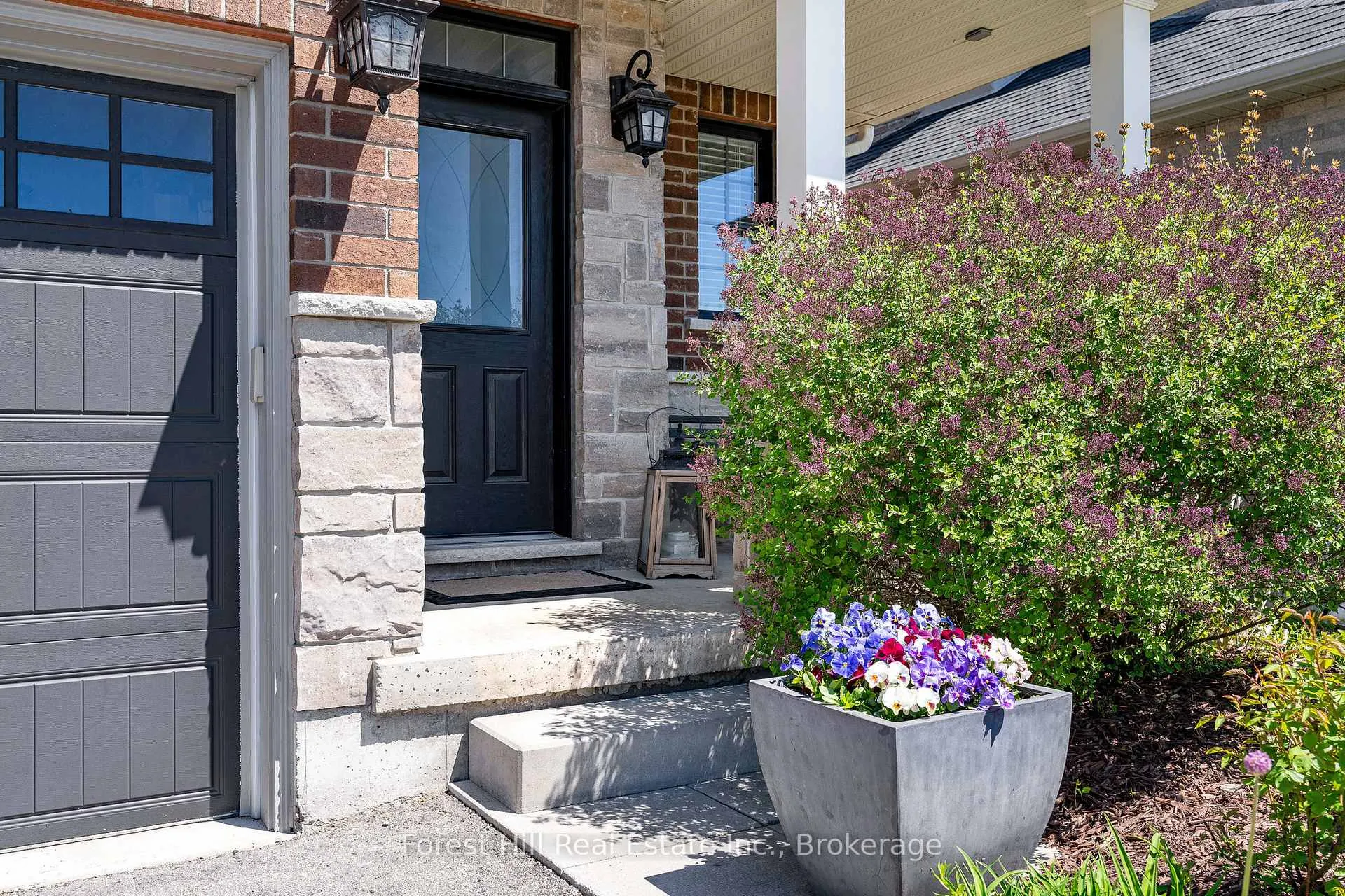 Photo 2 of 21 Marta Crescent, Barrie, Ardagh — HOMEH