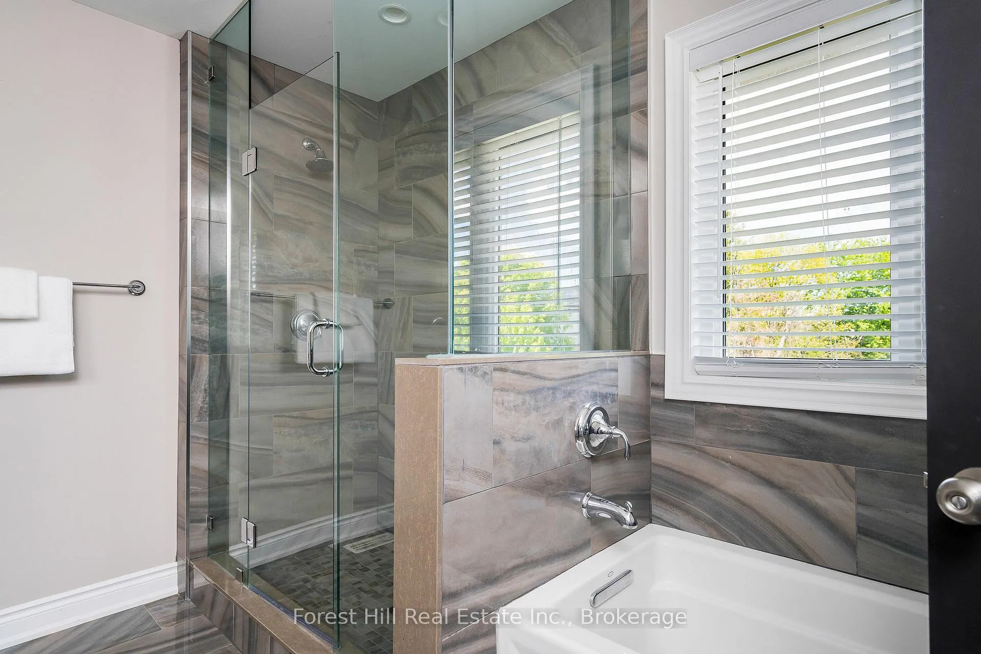 Photo 25 of 21 Marta Crescent, Barrie, Ardagh — HOMEH