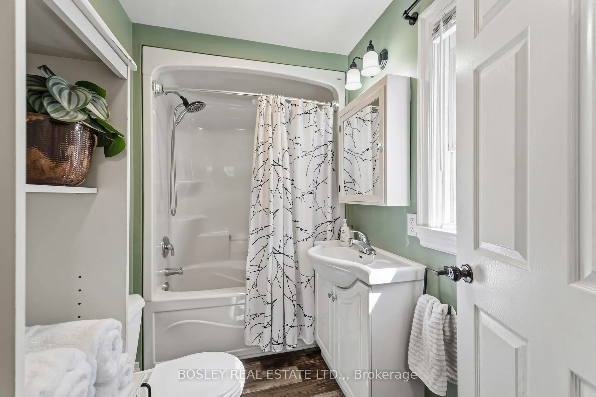 Photo 21 of 116 Haig Street, St. Catharines, Haig — HOMEH