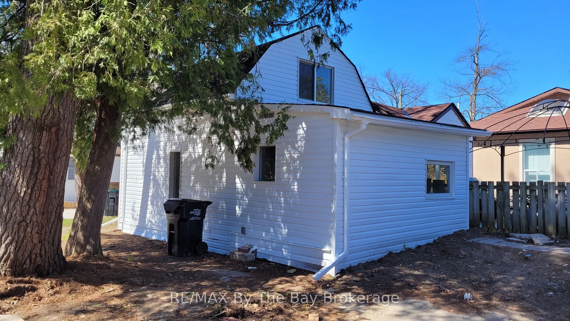 Photo 2 of 19 Glen Street, Wasaga Beach — HOMEH