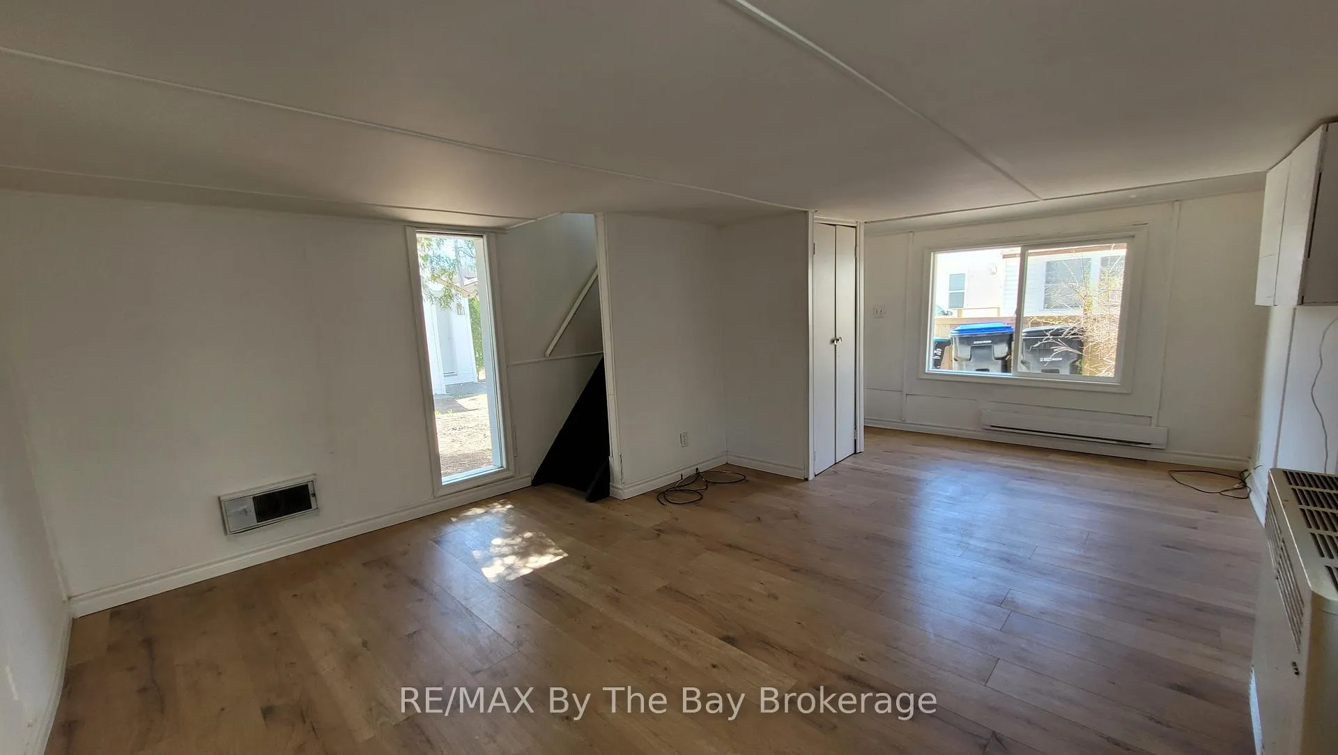 Photo 7 of 19 Glen Street, Wasaga Beach — HOMEH