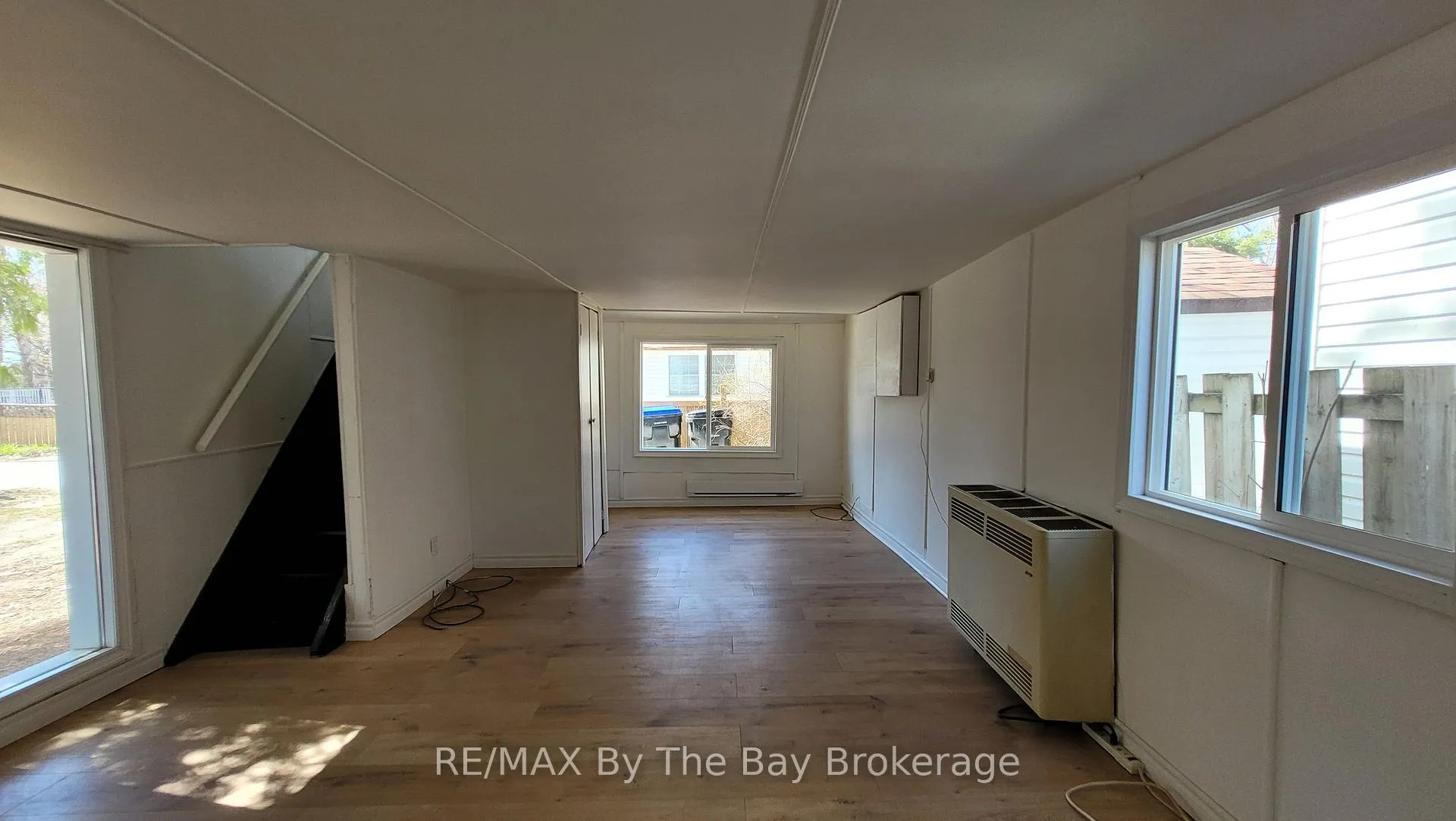 Photo 8 of 19 Glen Street, Wasaga Beach — HOMEH