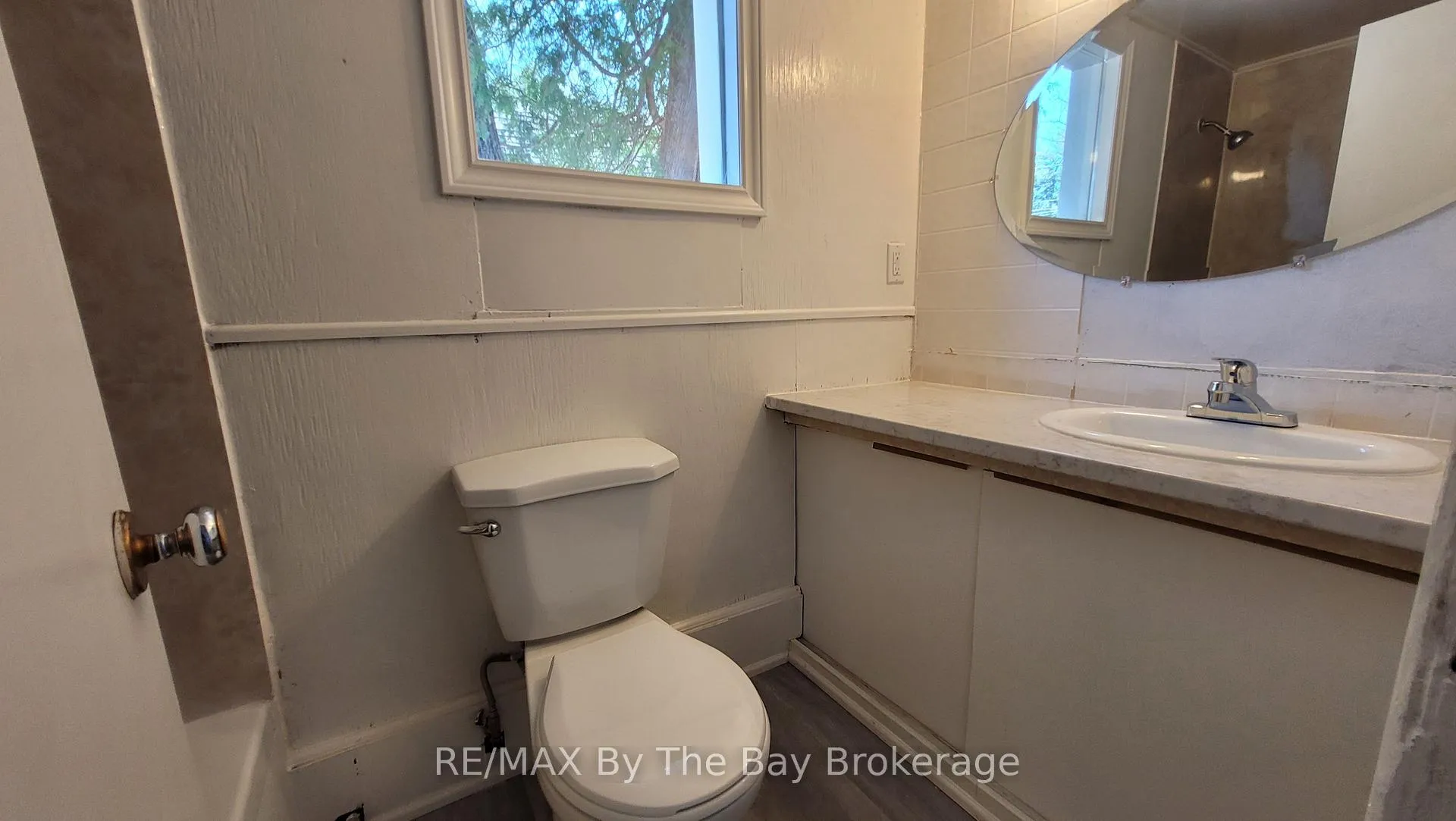 Photo 10 of 19 Glen Street, Wasaga Beach — HOMEH