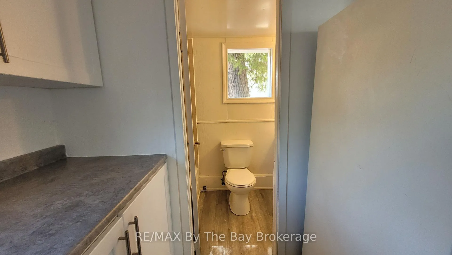 Photo 11 of 19 Glen Street, Wasaga Beach — HOMEH