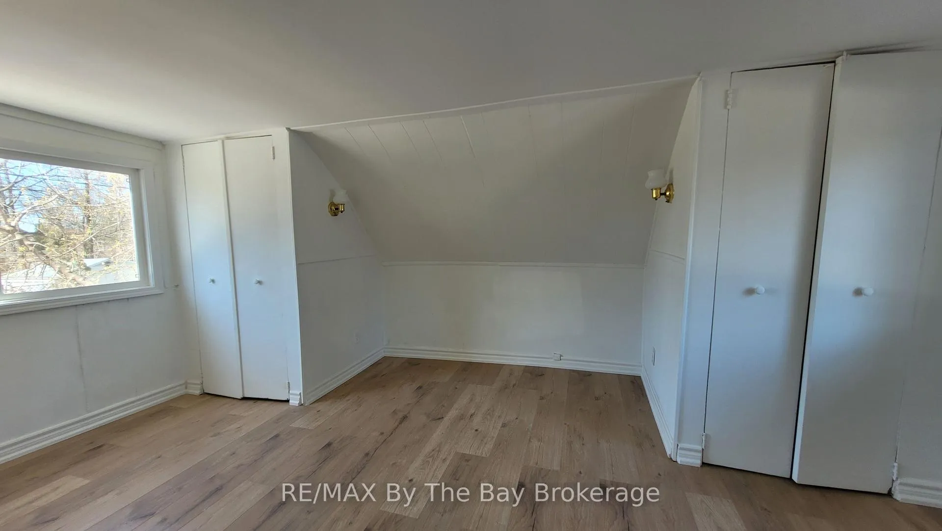 Photo 15 of 19 Glen Street, Wasaga Beach — HOMEH